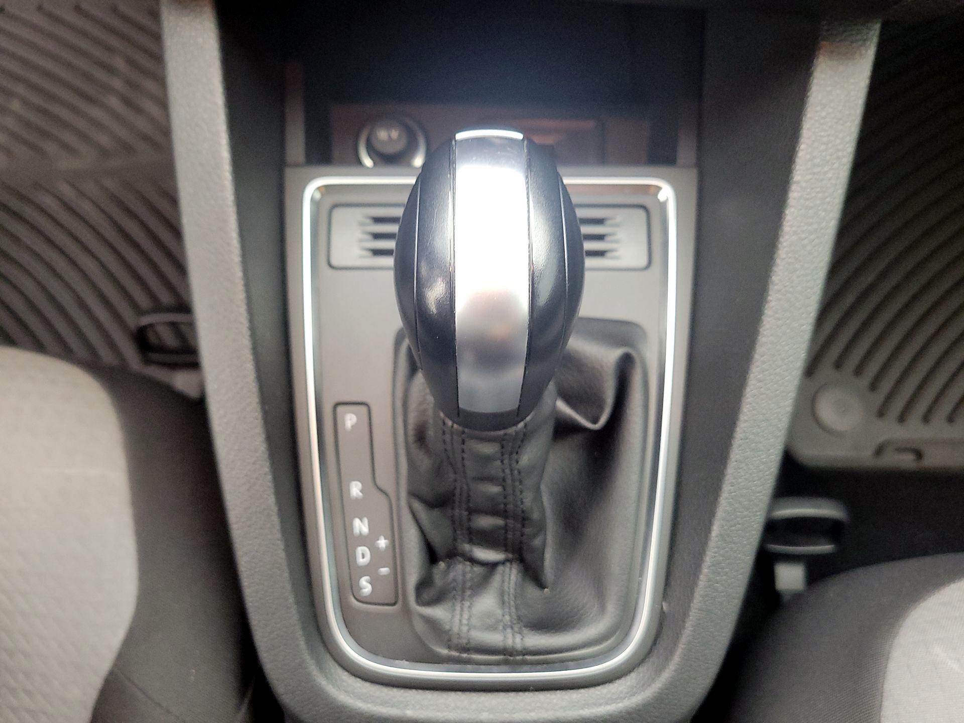 Thumbnail: 2018 Volkswagen Jetta - 17
