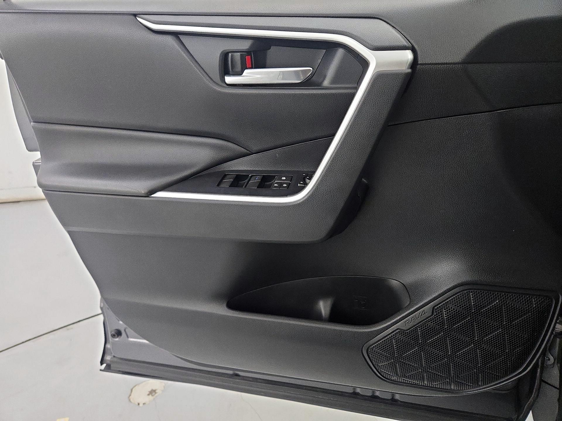 Thumbnail: 2019 Toyota RAV4 - 12