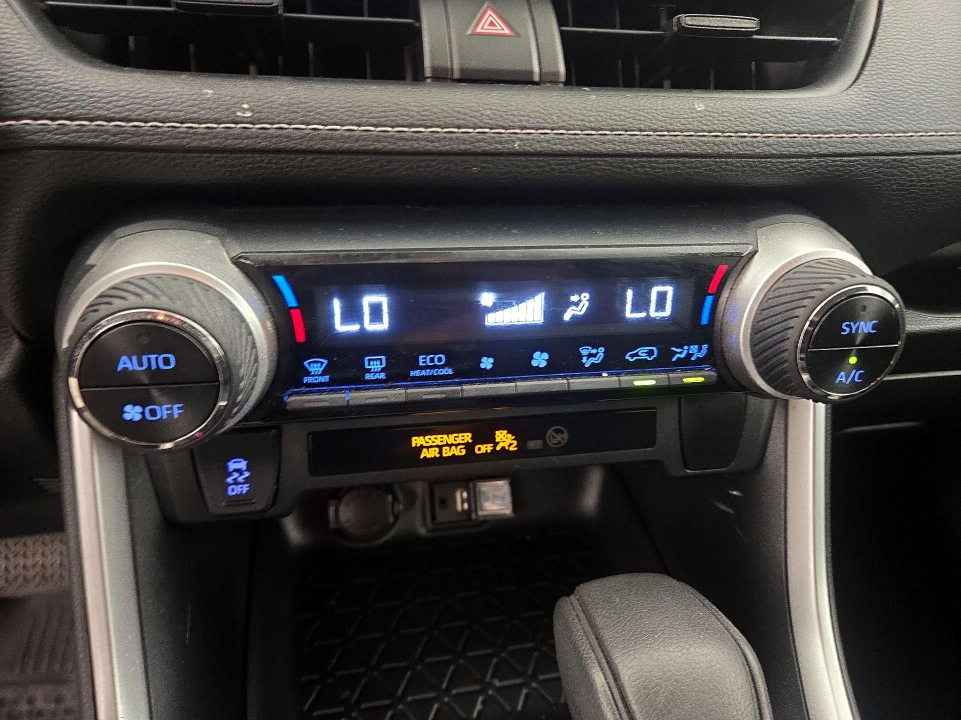 Thumbnail: 2019 Toyota RAV4 - 16