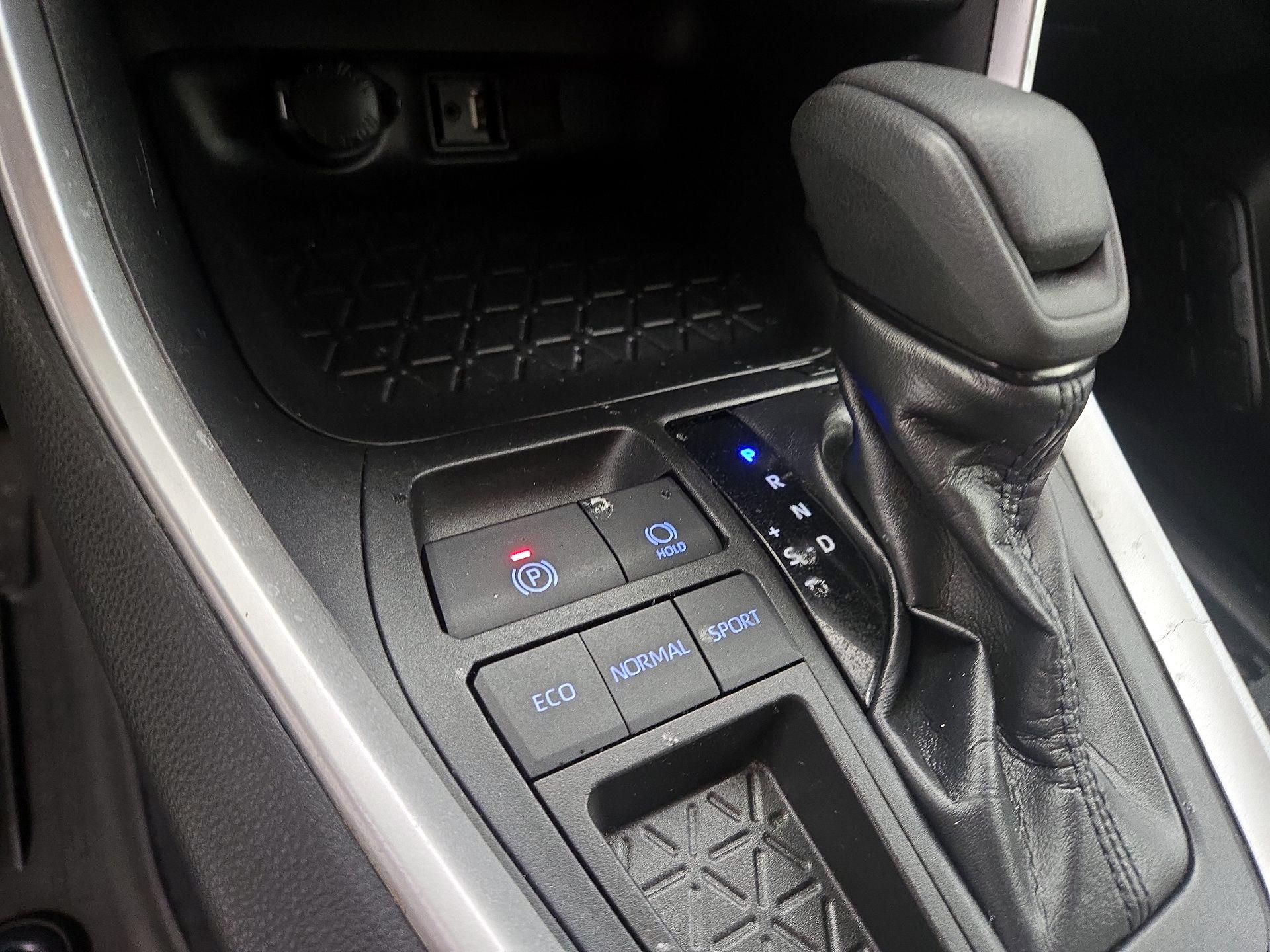 Thumbnail: 2019 Toyota RAV4 - 17