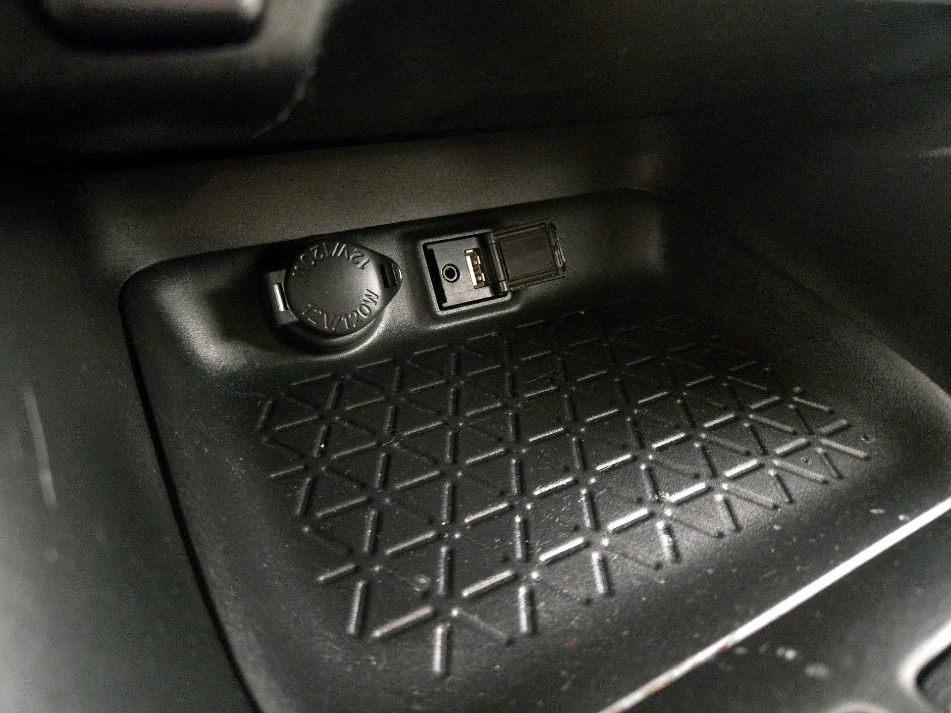Thumbnail: 2019 Toyota RAV4 - 18