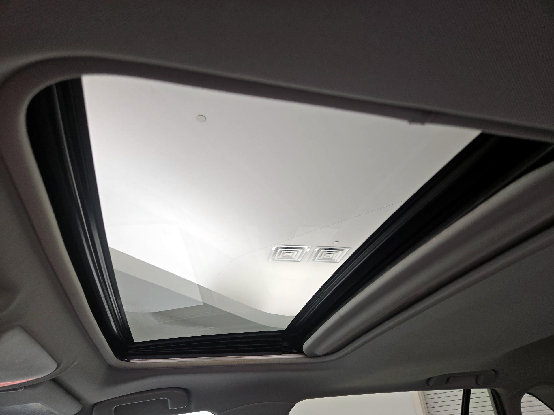 Thumbnail: 2019 Toyota RAV4 - 19
