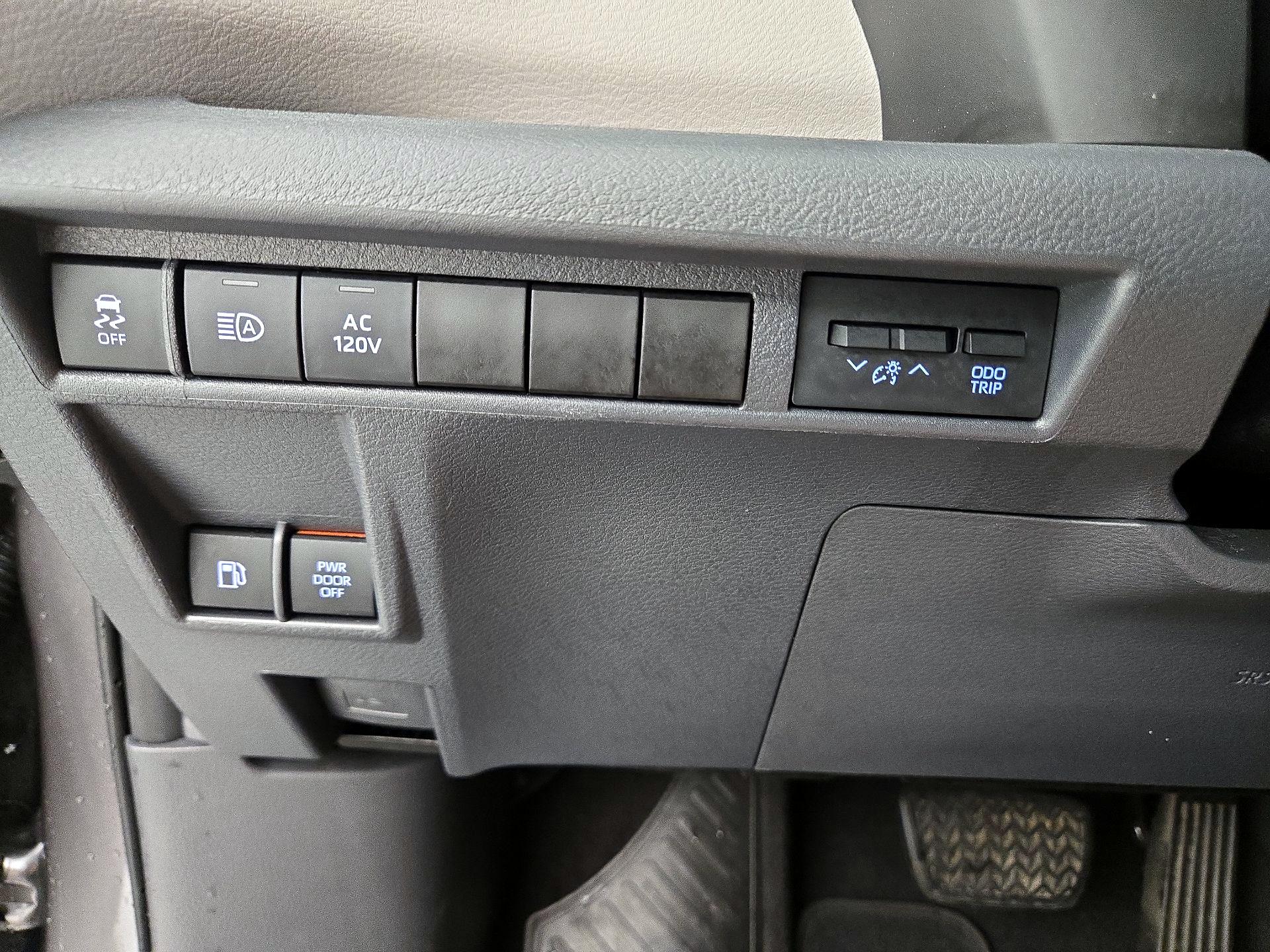 Thumbnail: 2022 Toyota Sienna - 13