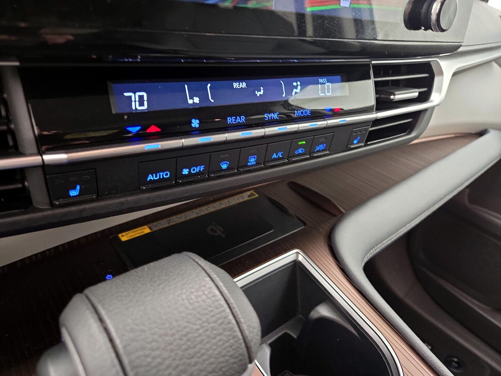 Thumbnail: 2022 Toyota Sienna - 17