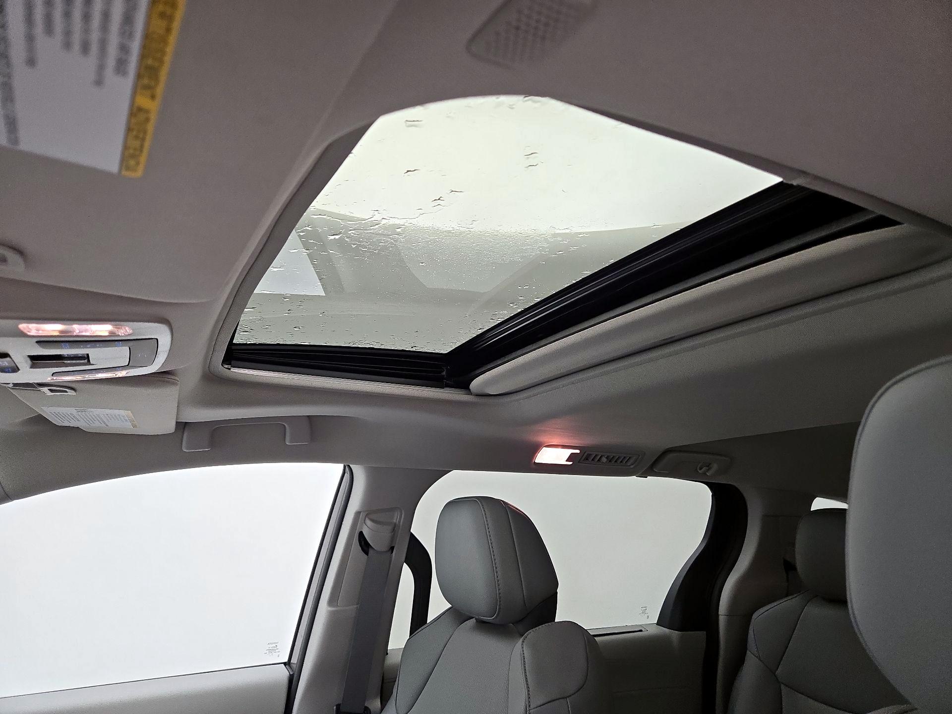 Thumbnail: 2022 Toyota Sienna - 20