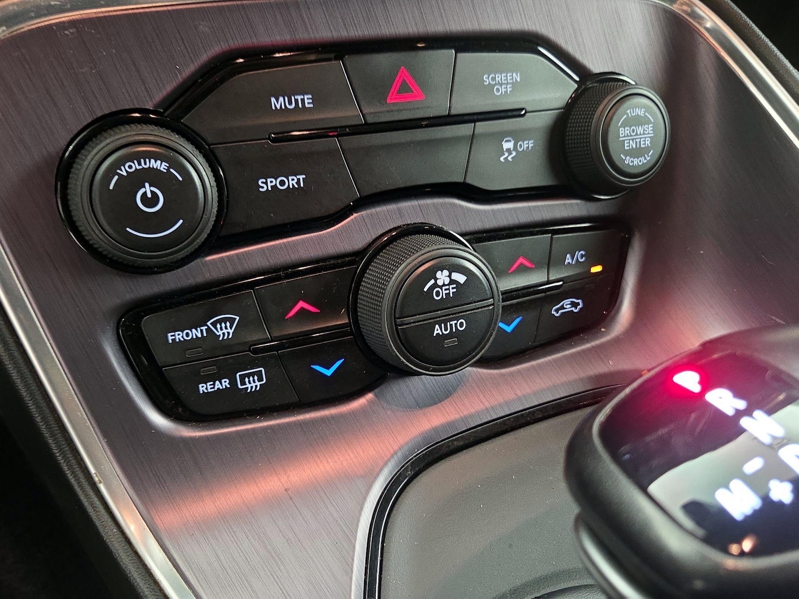 2018 Dodge Challenger SXT - Photo 17