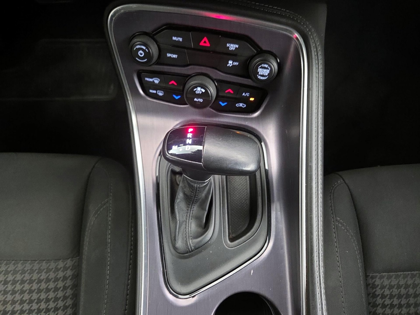 2018 Dodge Challenger SXT - Photo 18