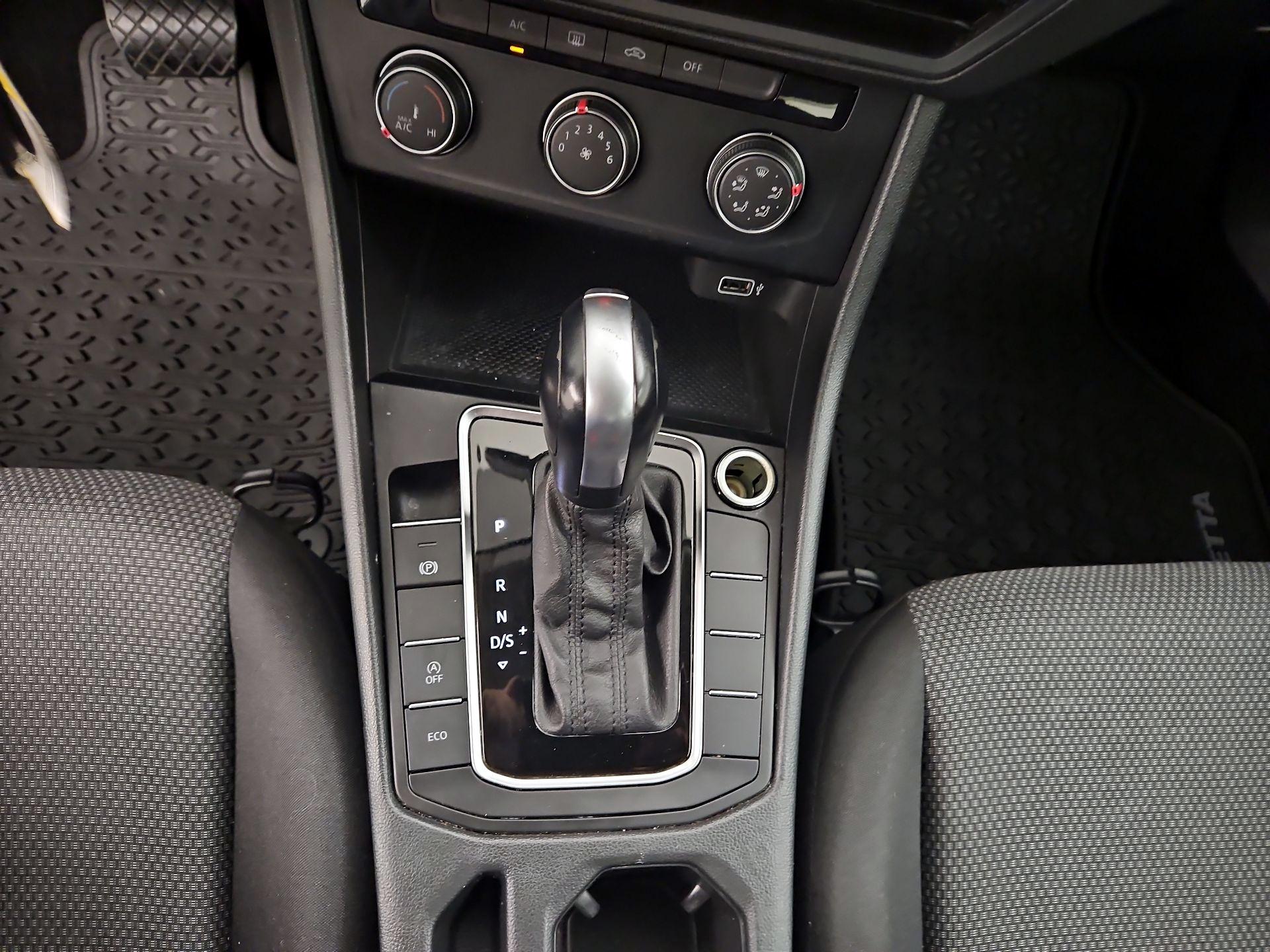 Thumbnail: 2019 Volkswagen Jetta - 17
