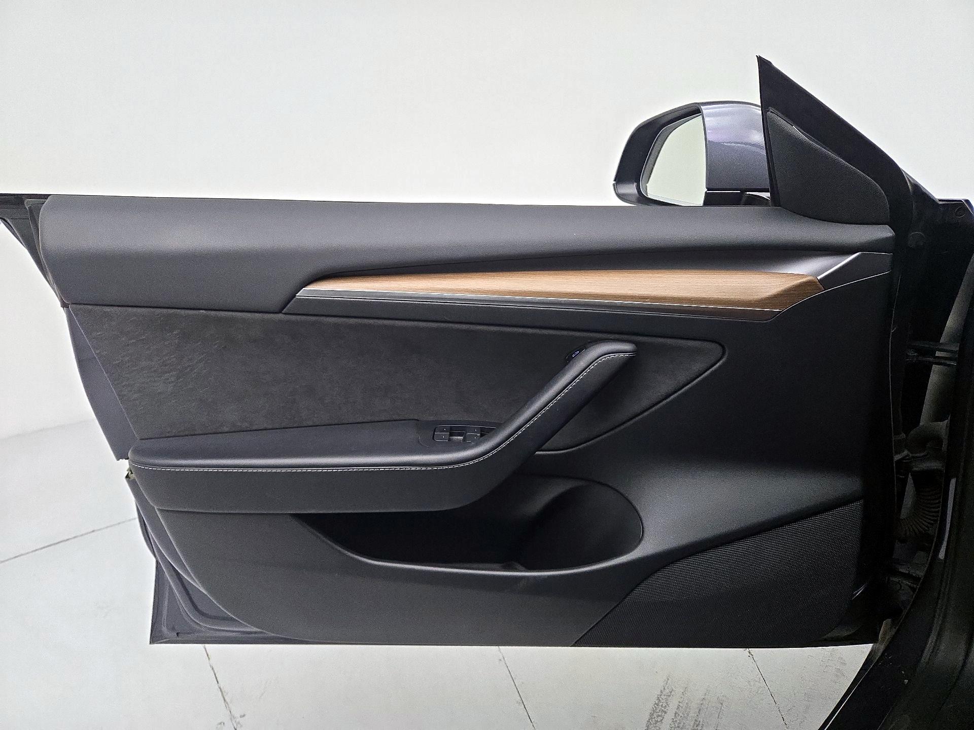 Thumbnail: 2023 Tesla Model 3 - 12