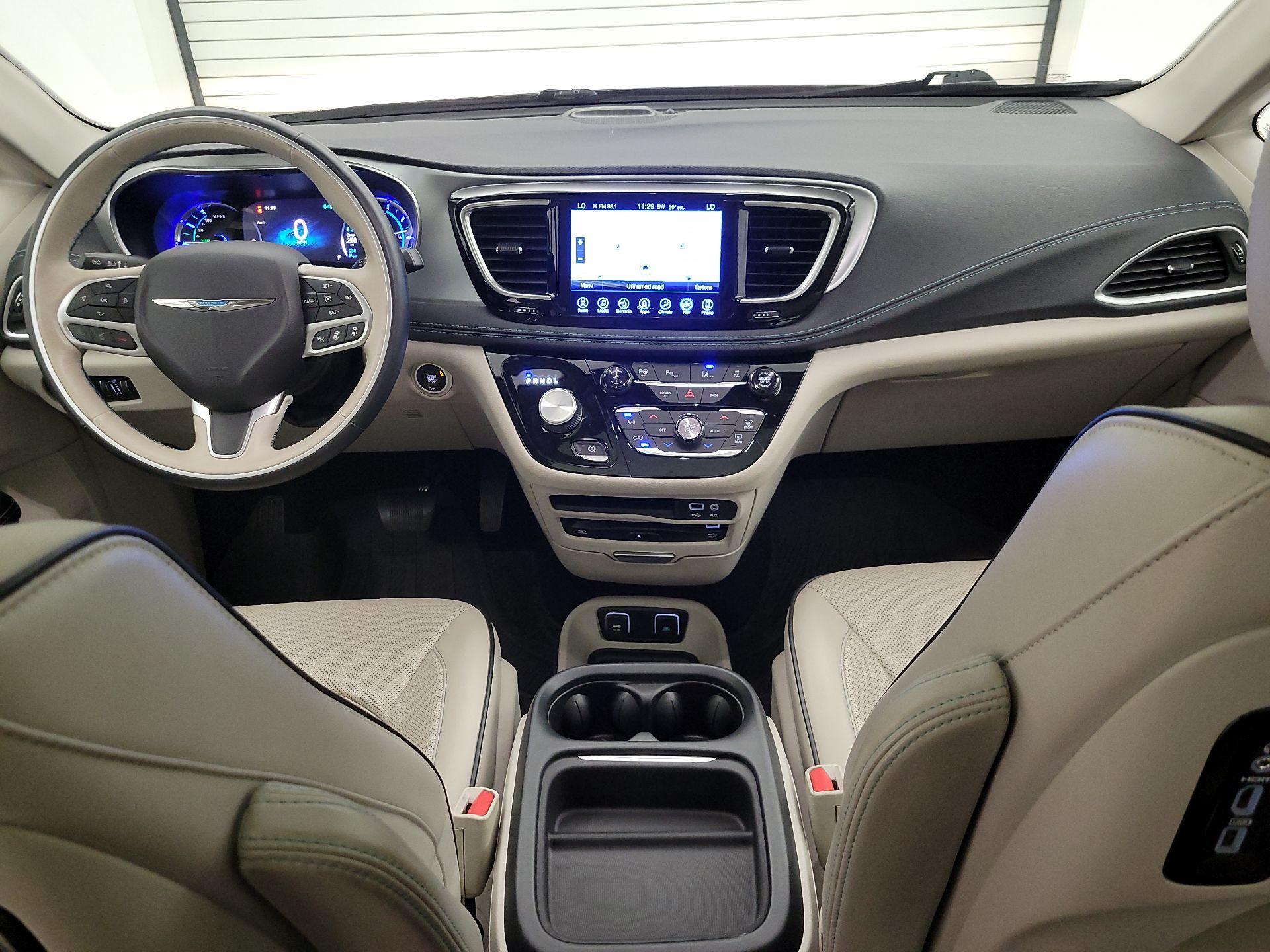 Thumbnail: 2017 Chrysler Pacifica - 9