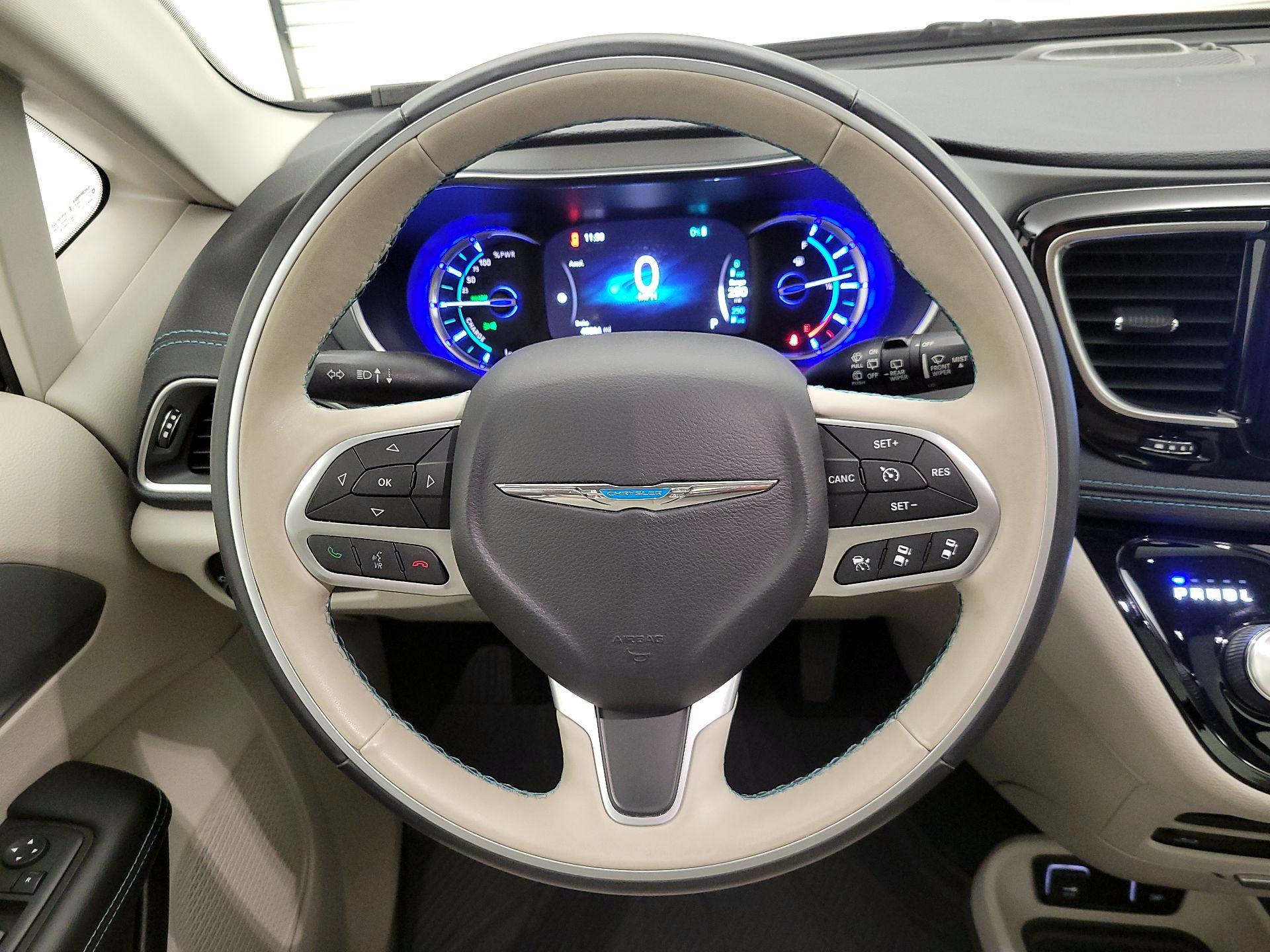 Thumbnail: 2017 Chrysler Pacifica - 10