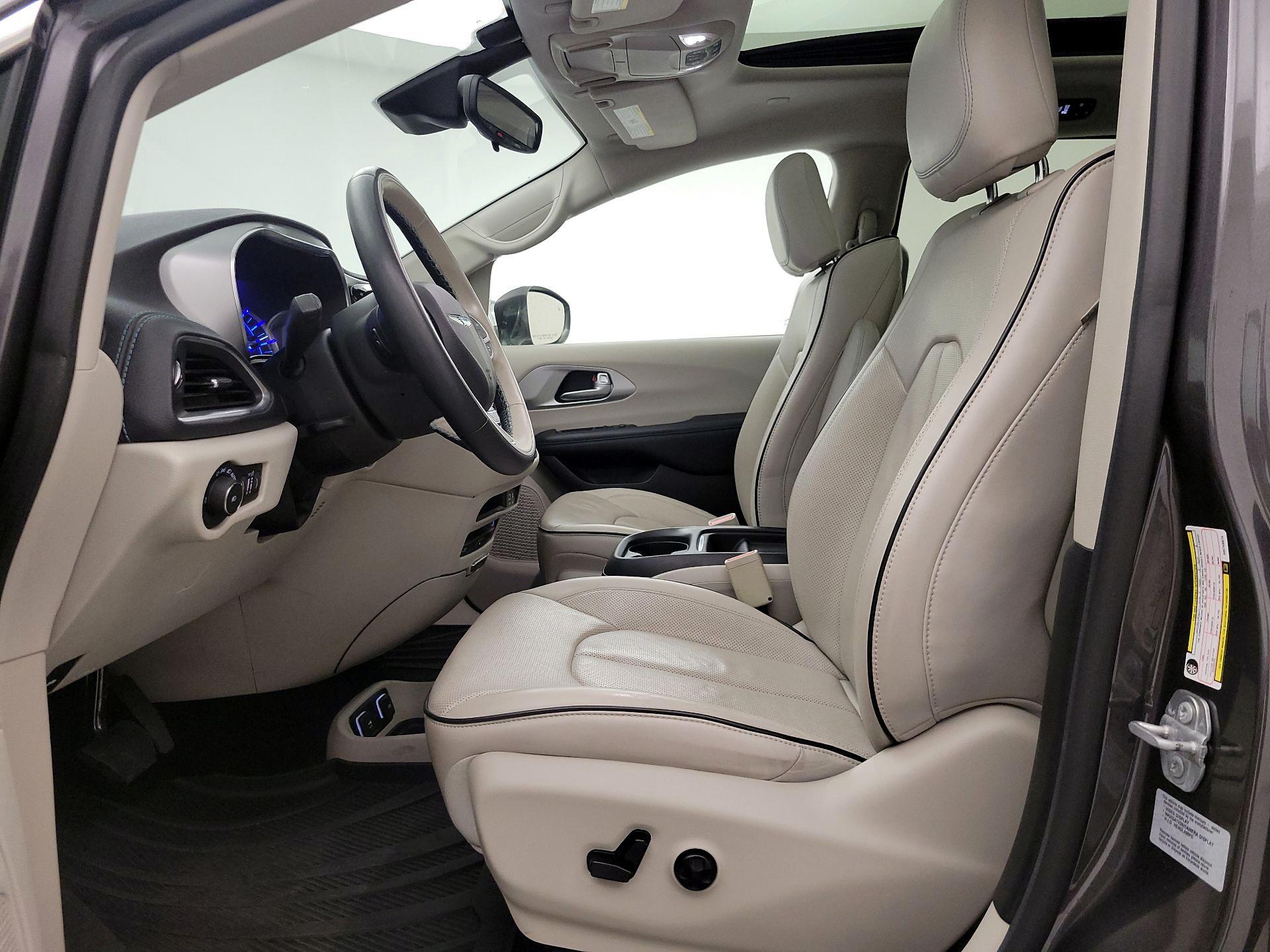 Thumbnail: 2017 Chrysler Pacifica - 11