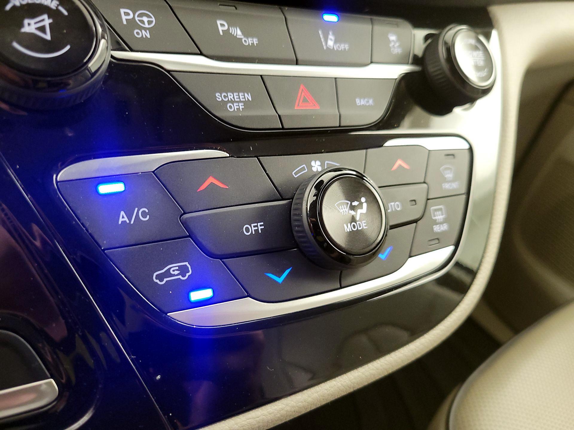 Thumbnail: 2017 Chrysler Pacifica - 17