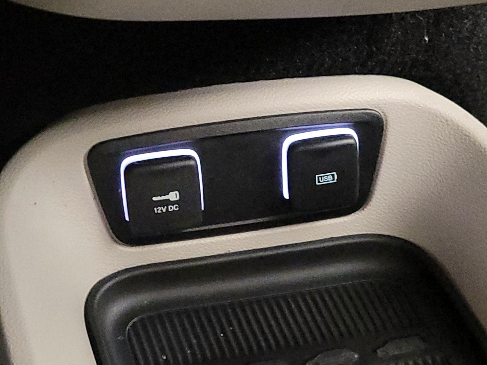Thumbnail: 2017 Chrysler Pacifica - 19