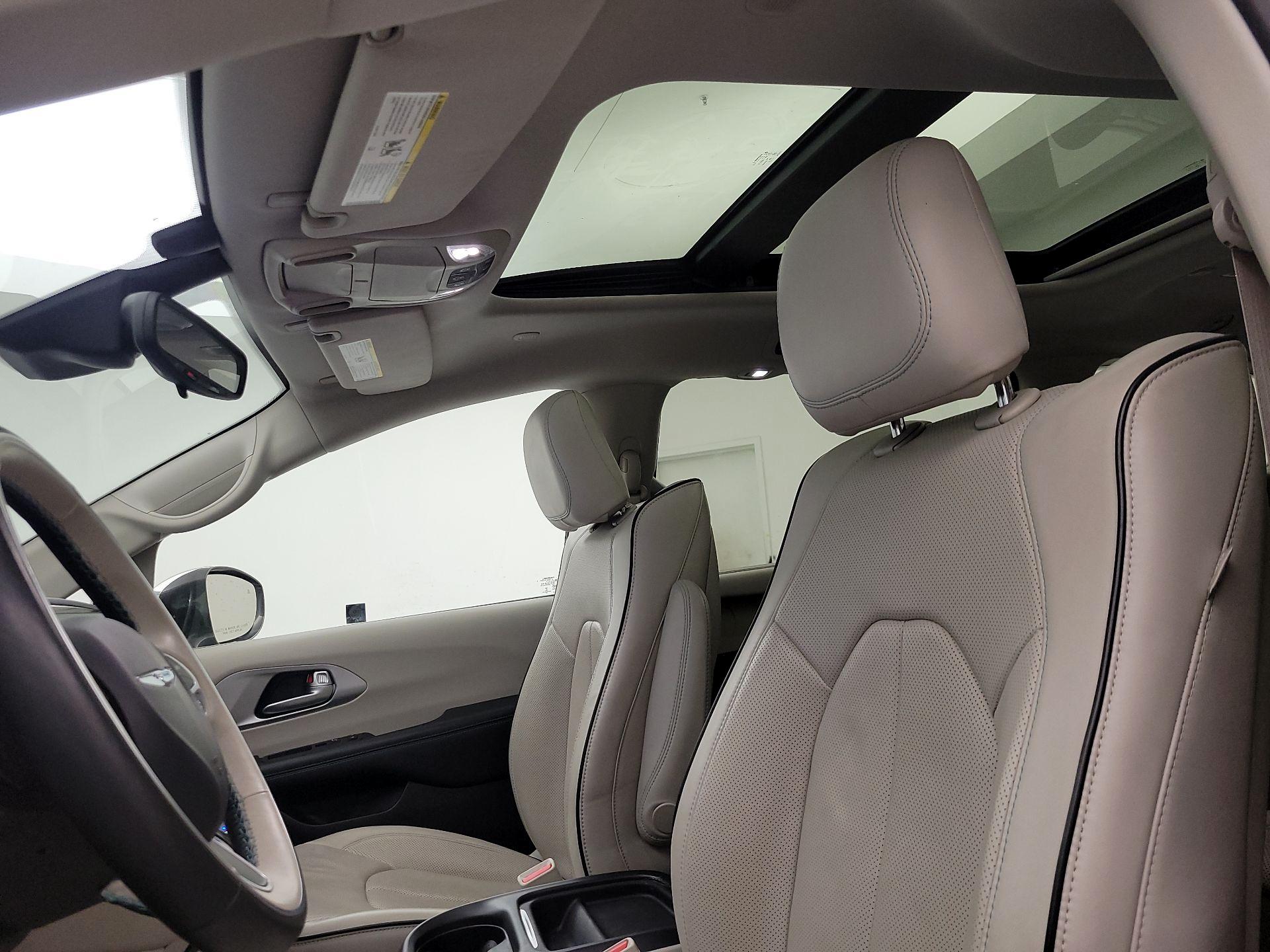 Thumbnail: 2017 Chrysler Pacifica - 20