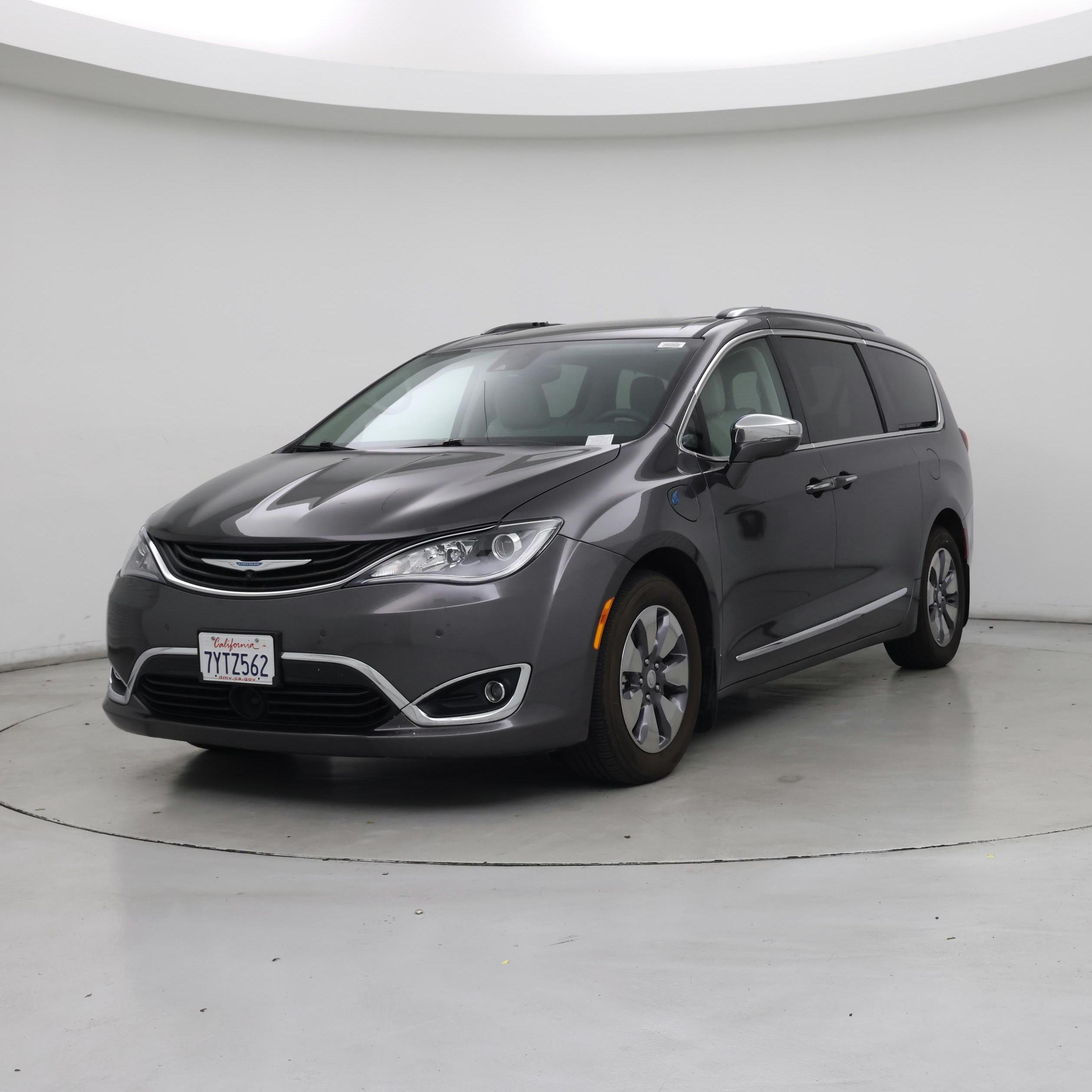 Thumbnail: 2017 Chrysler Pacifica - 4