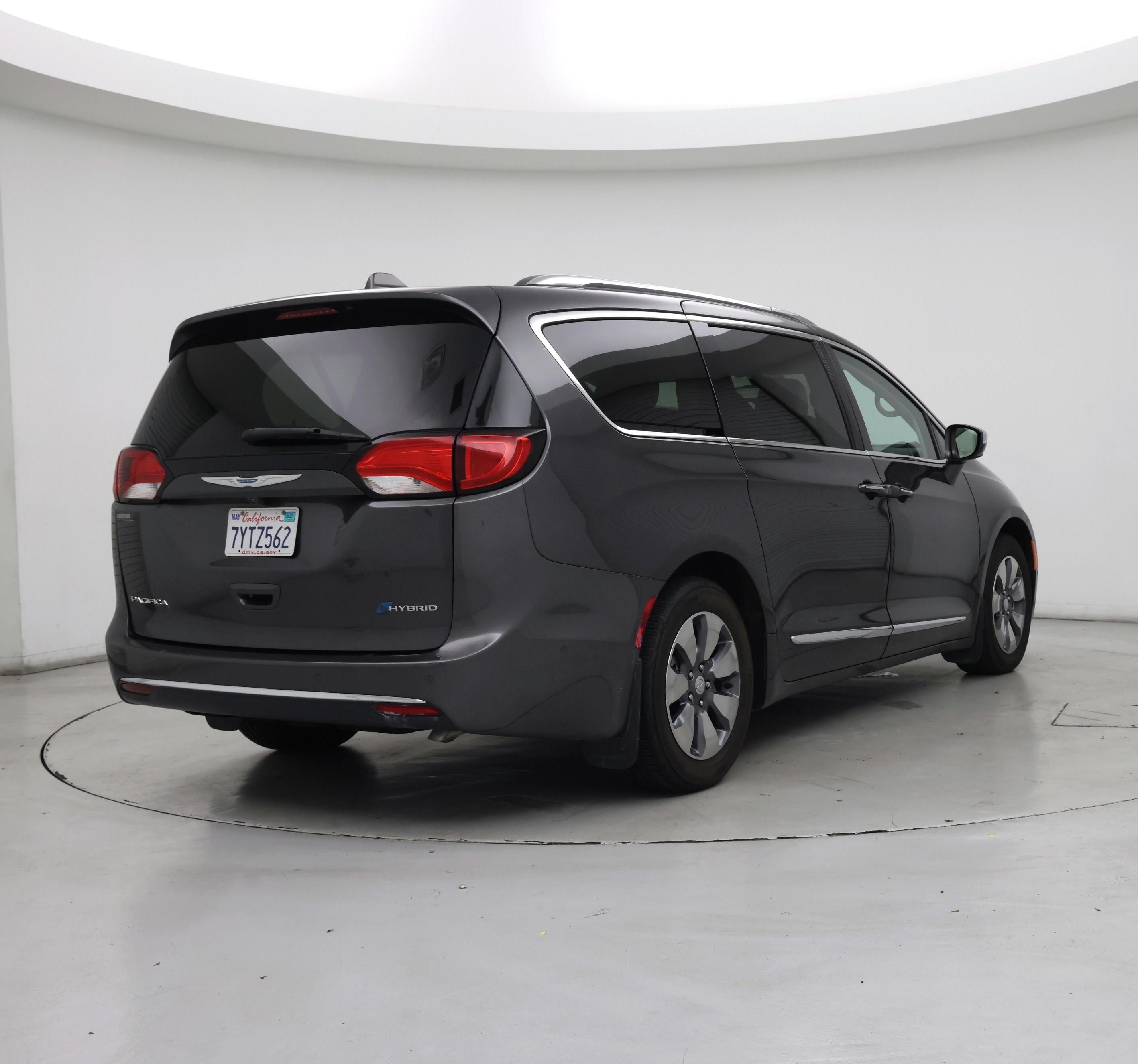 Thumbnail: 2017 Chrysler Pacifica - 8