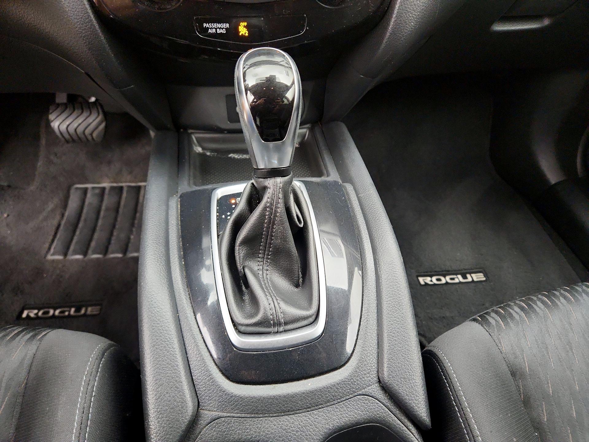 Thumbnail: 2020 Nissan Rogue - 17