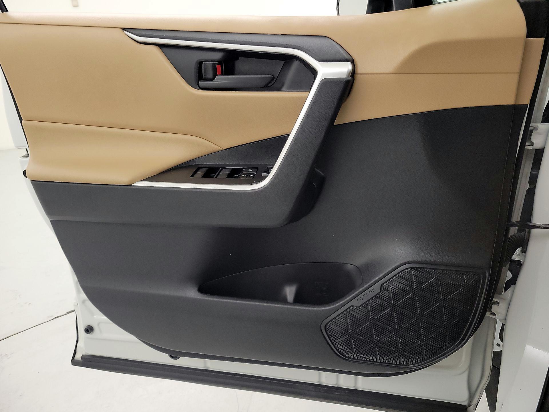 Thumbnail: 2021 Toyota RAV4 - 12
