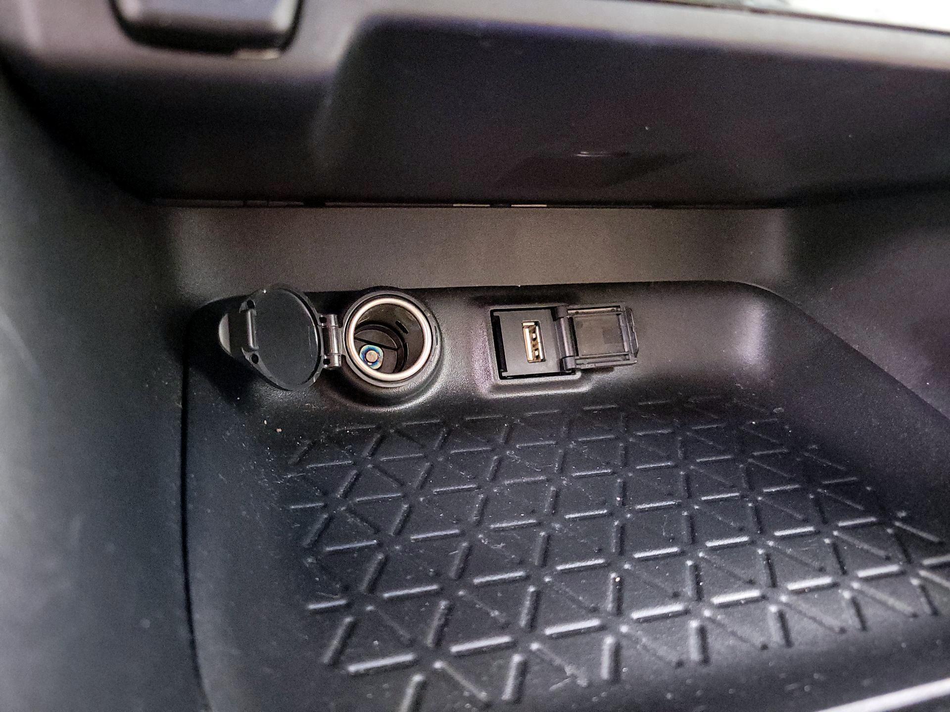Thumbnail: 2021 Toyota RAV4 - 18