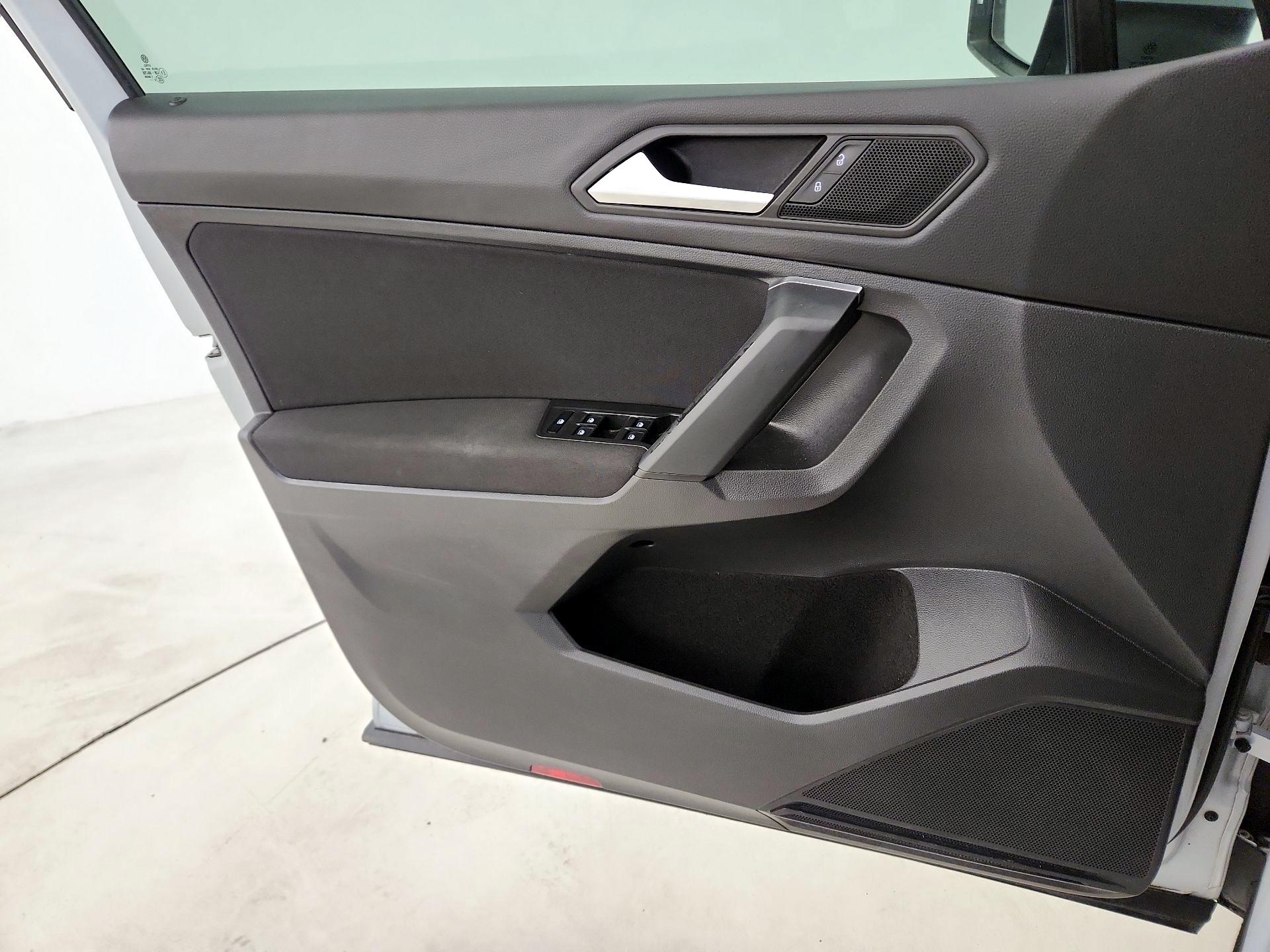 Thumbnail: 2019 Volkswagen Tiguan - 12
