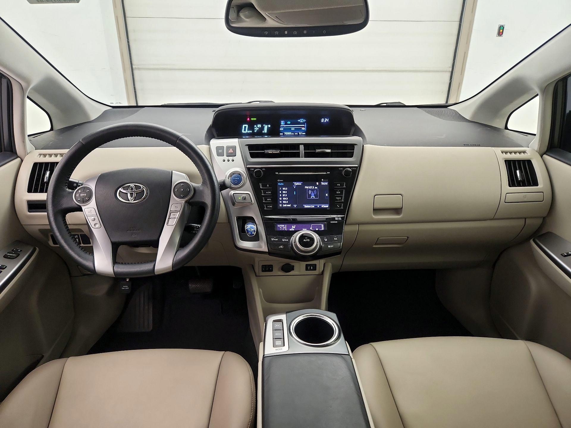 Thumbnail: 2015 Toyota Prius v - 9