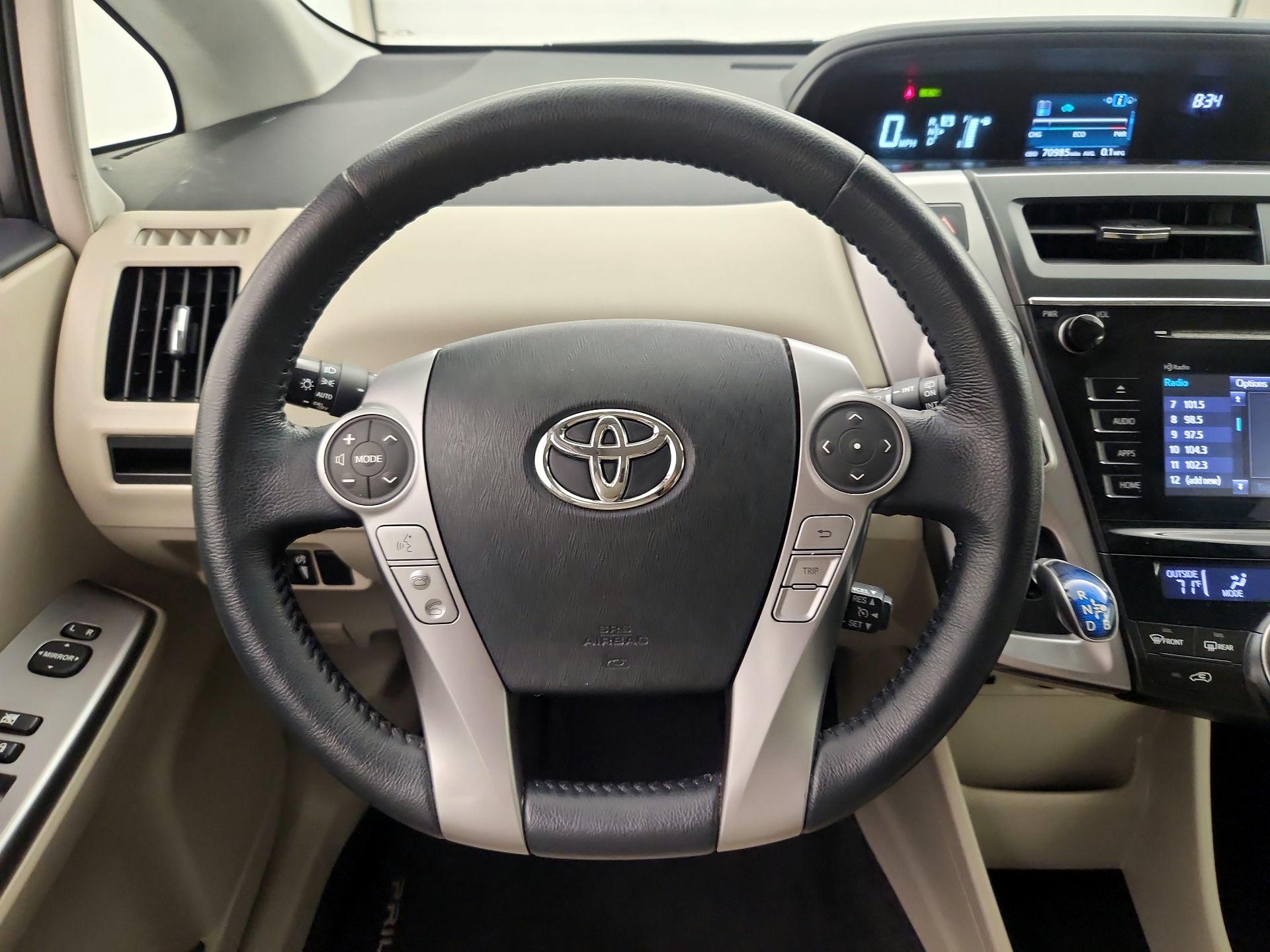 Thumbnail: 2015 Toyota Prius v - 10