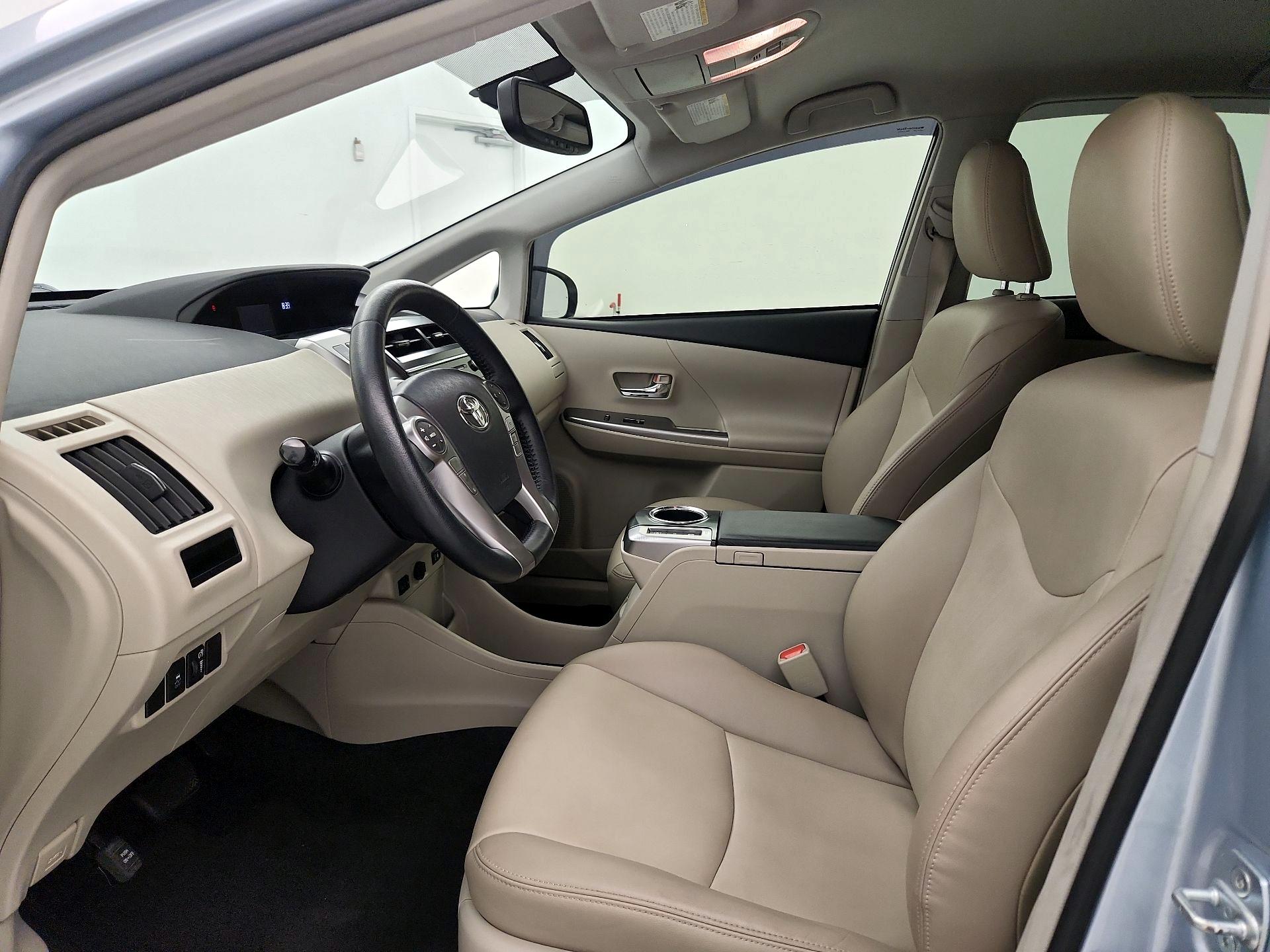 Thumbnail: 2015 Toyota Prius v - 11