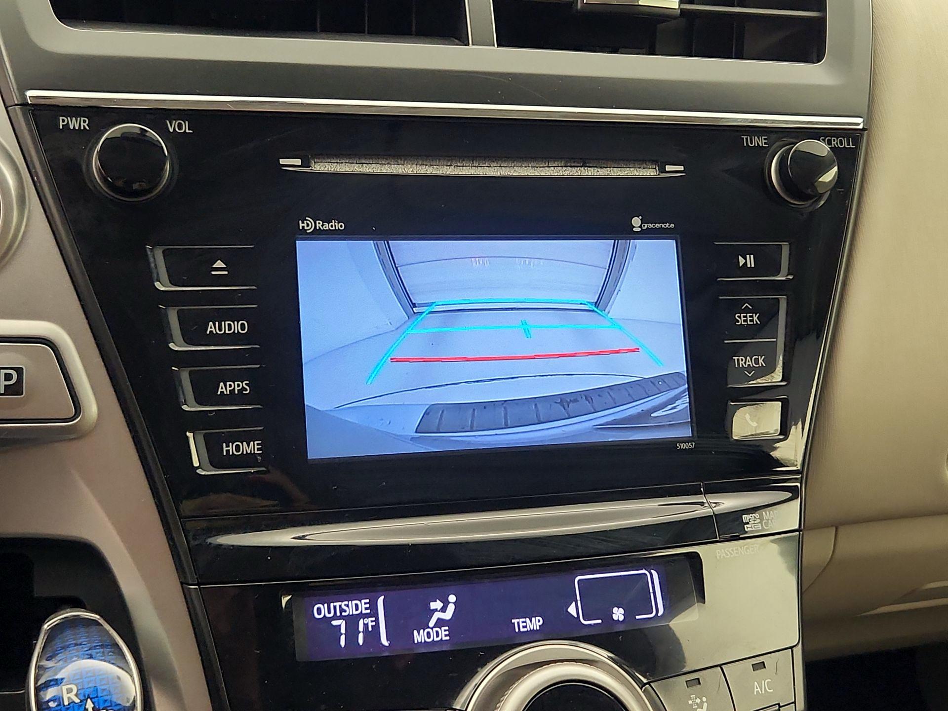 Thumbnail: 2015 Toyota Prius v - 14
