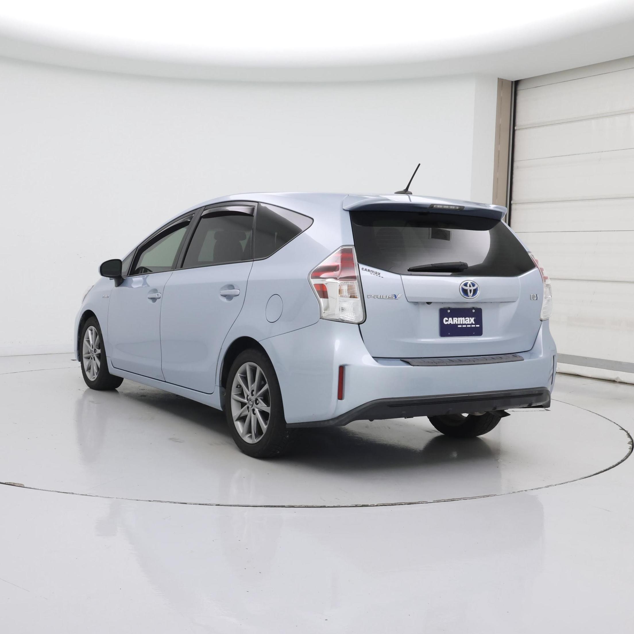 Thumbnail: 2015 Toyota Prius v - 2