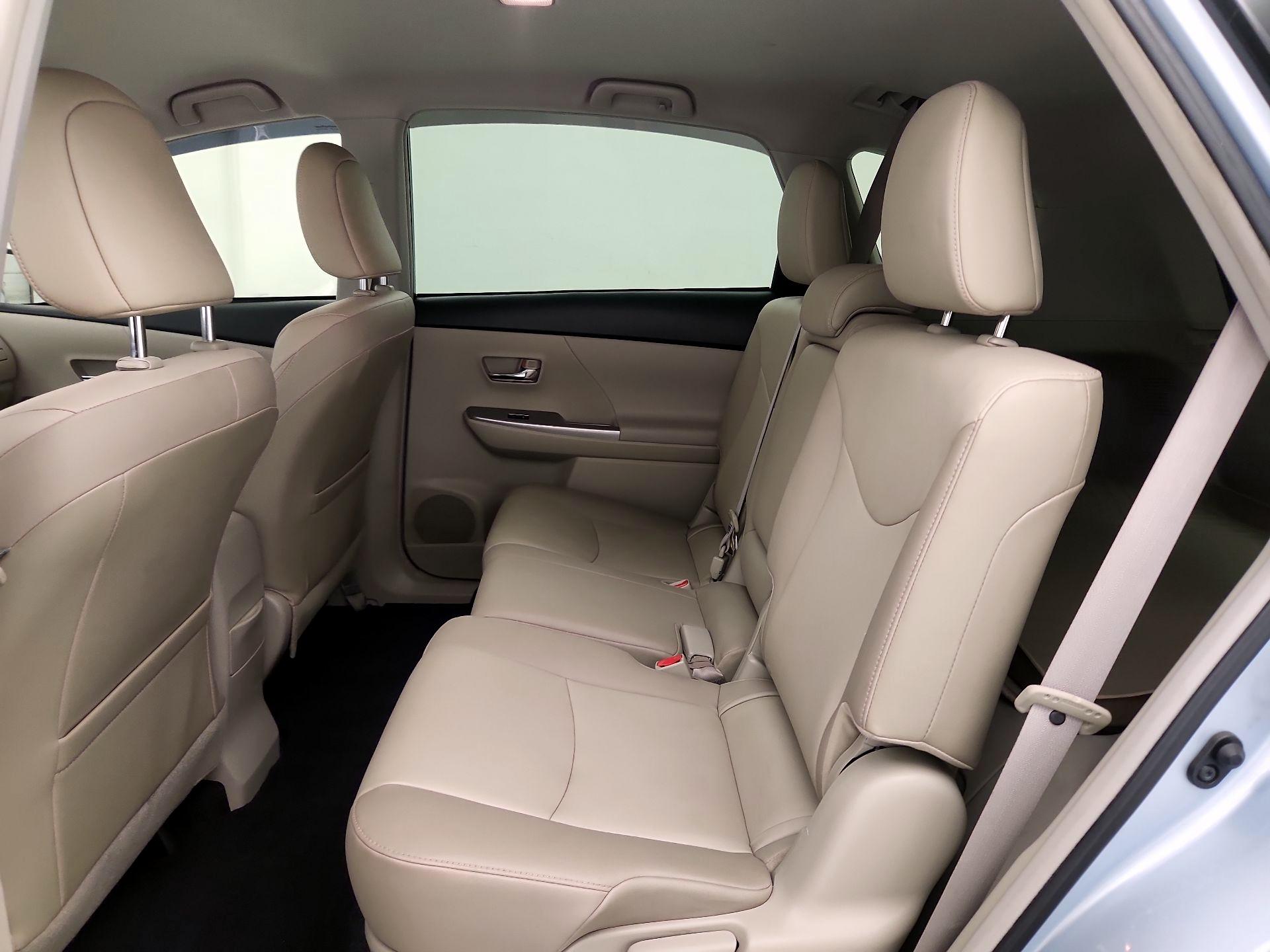 Thumbnail: 2015 Toyota Prius v - 19