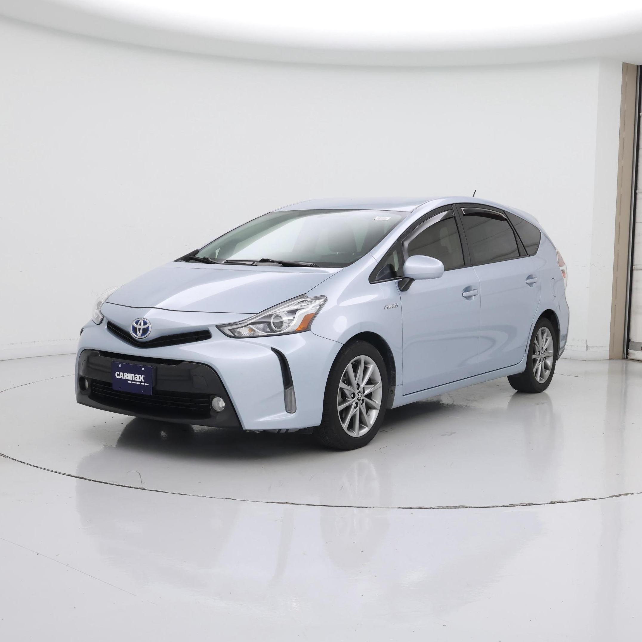 Thumbnail: 2015 Toyota Prius v - 4