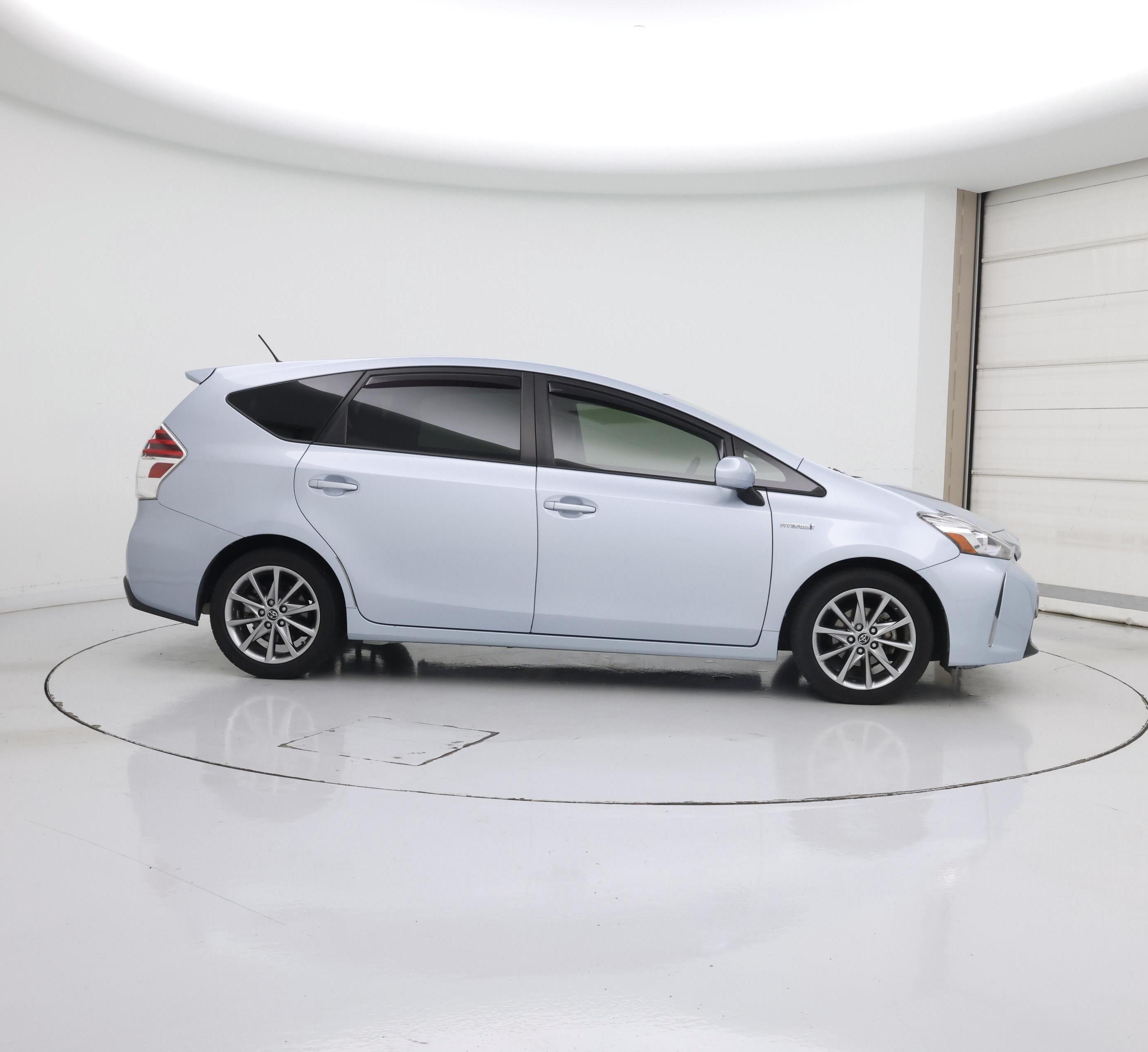 Thumbnail: 2015 Toyota Prius v - 7