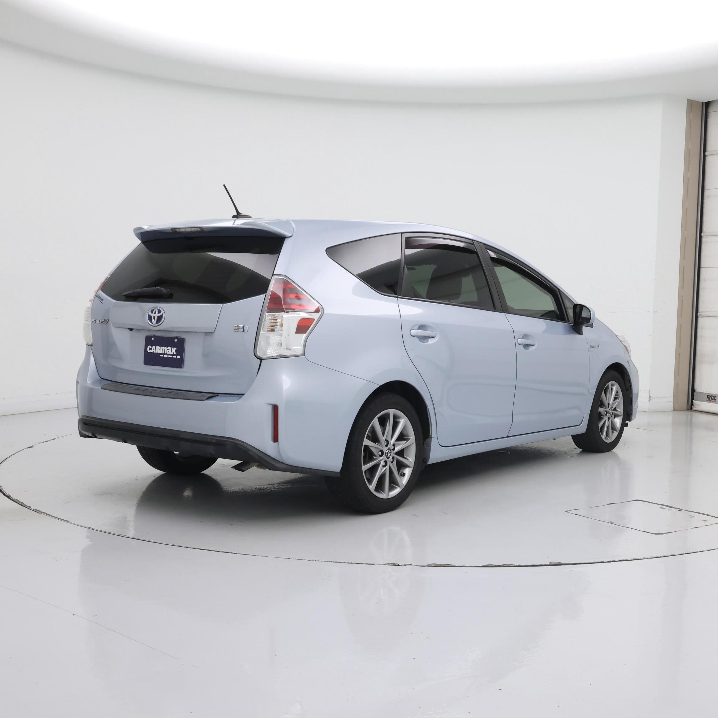 Thumbnail: 2015 Toyota Prius v - 8