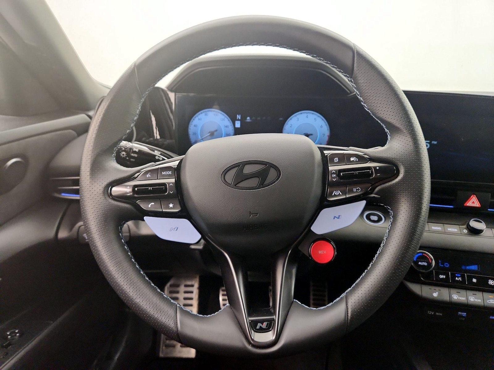 2025 Hyundai Elantra N - Photo 11