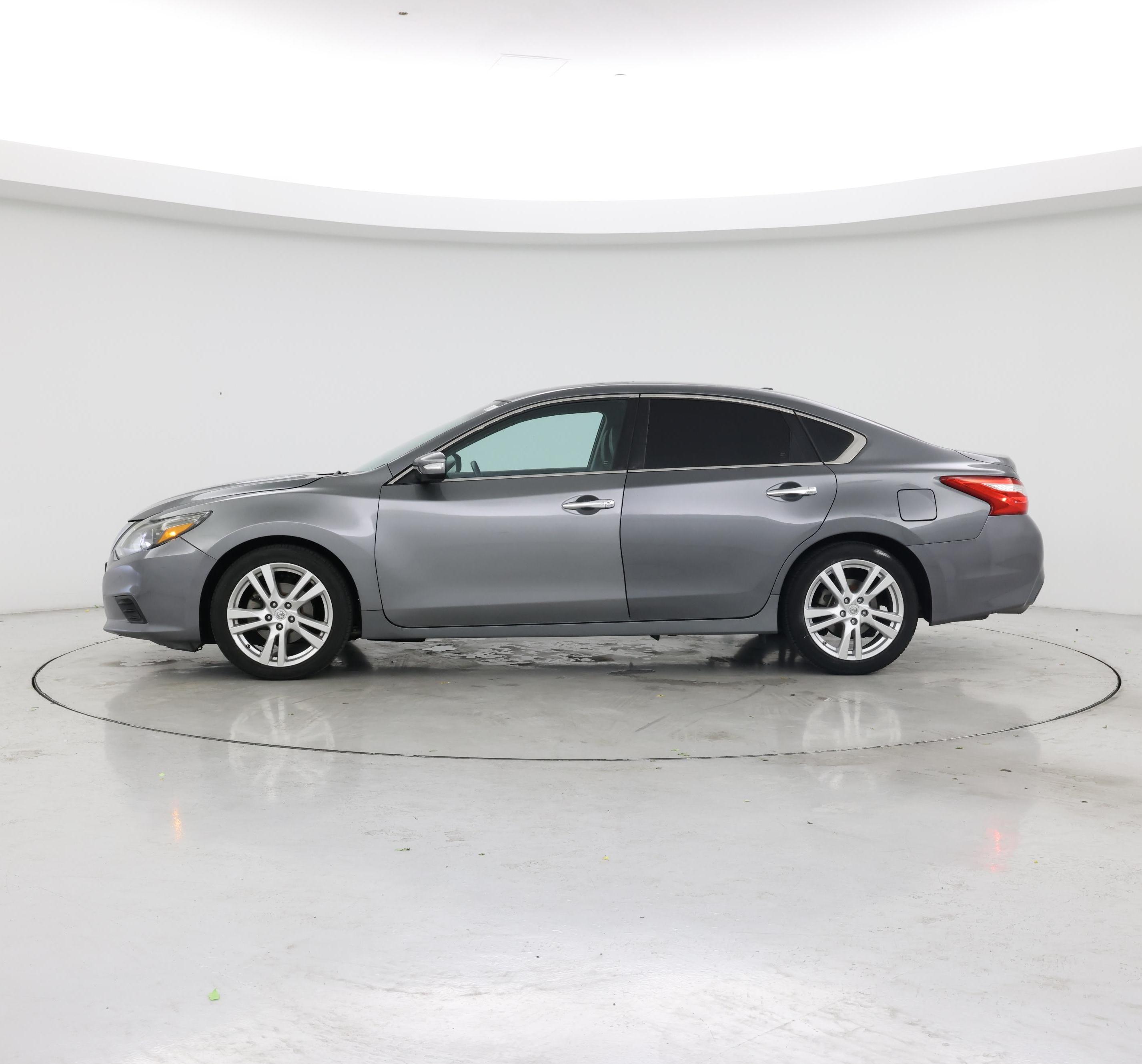 Thumbnail: 2017 Nissan Altima - 3