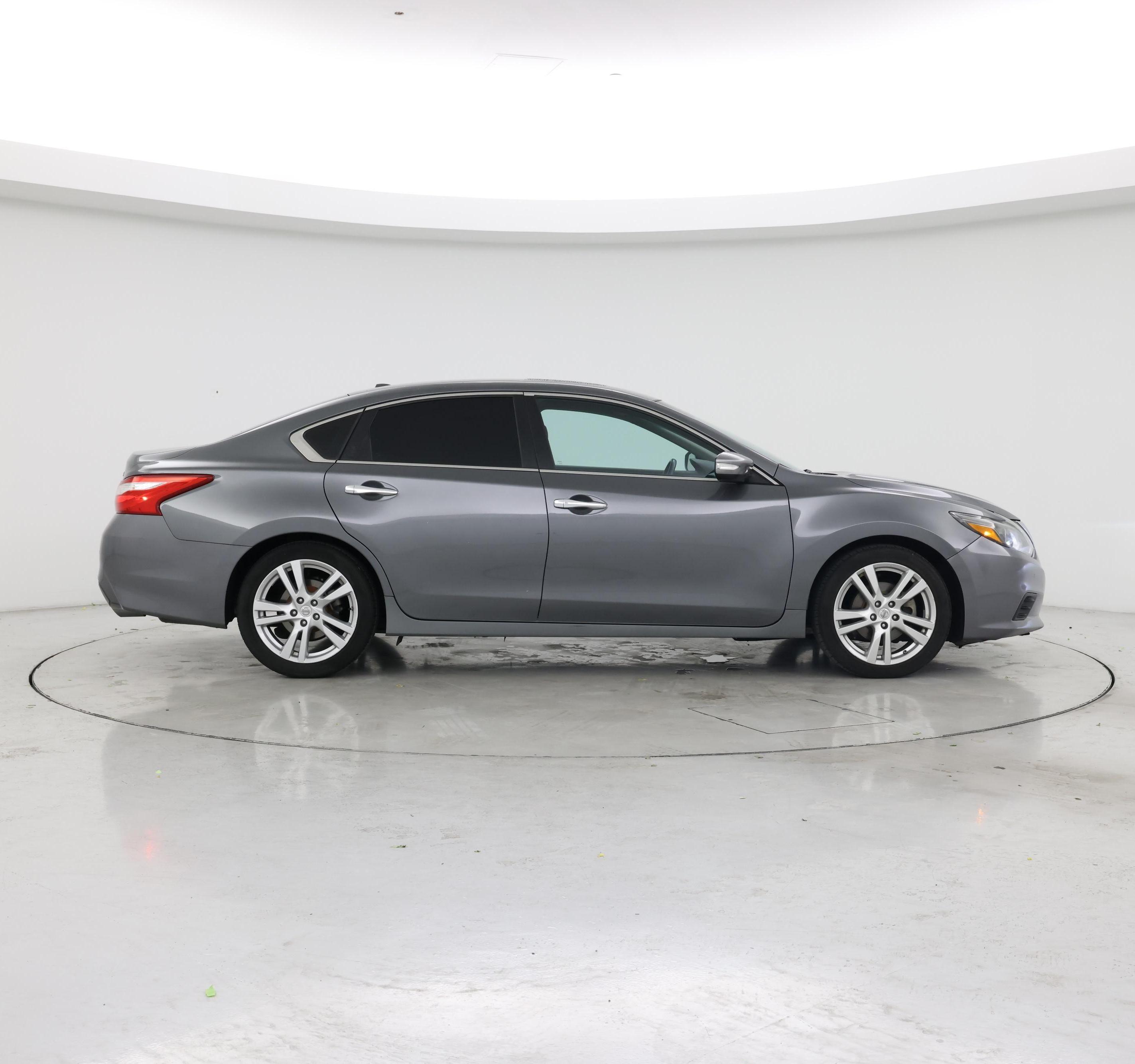 Thumbnail: 2017 Nissan Altima - 7
