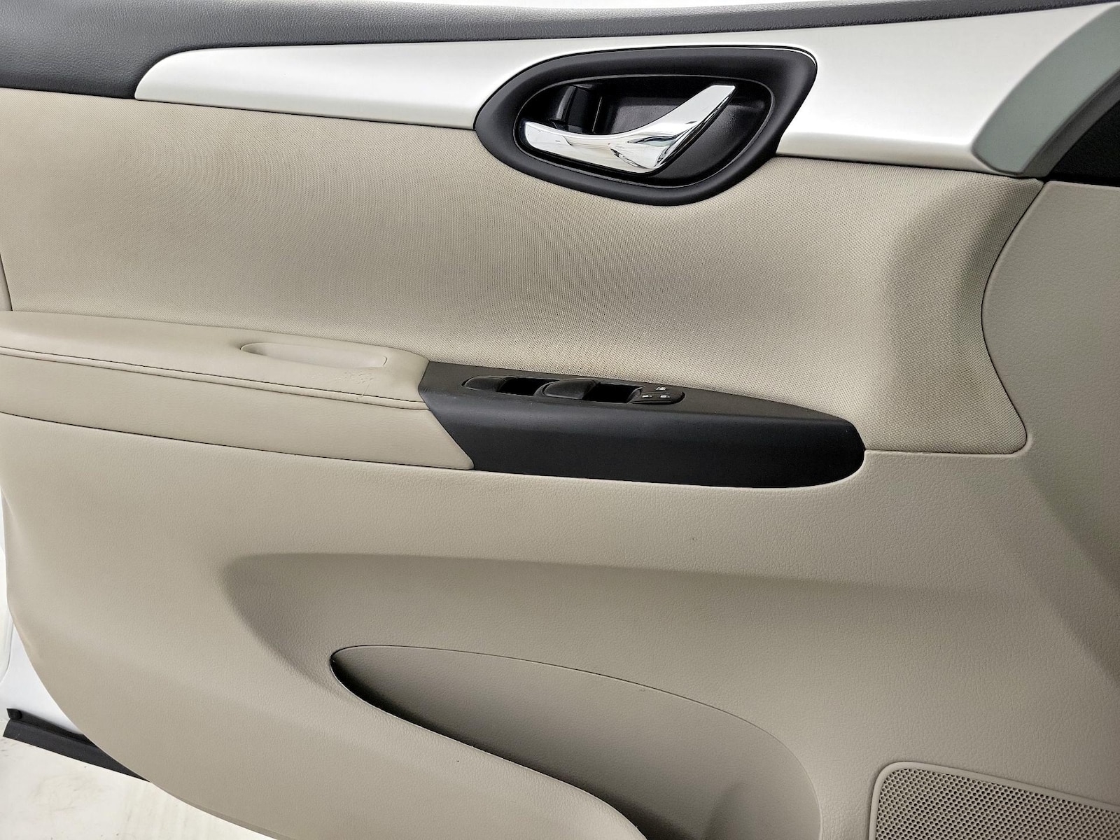2016 Nissan Sentra S - Photo 13