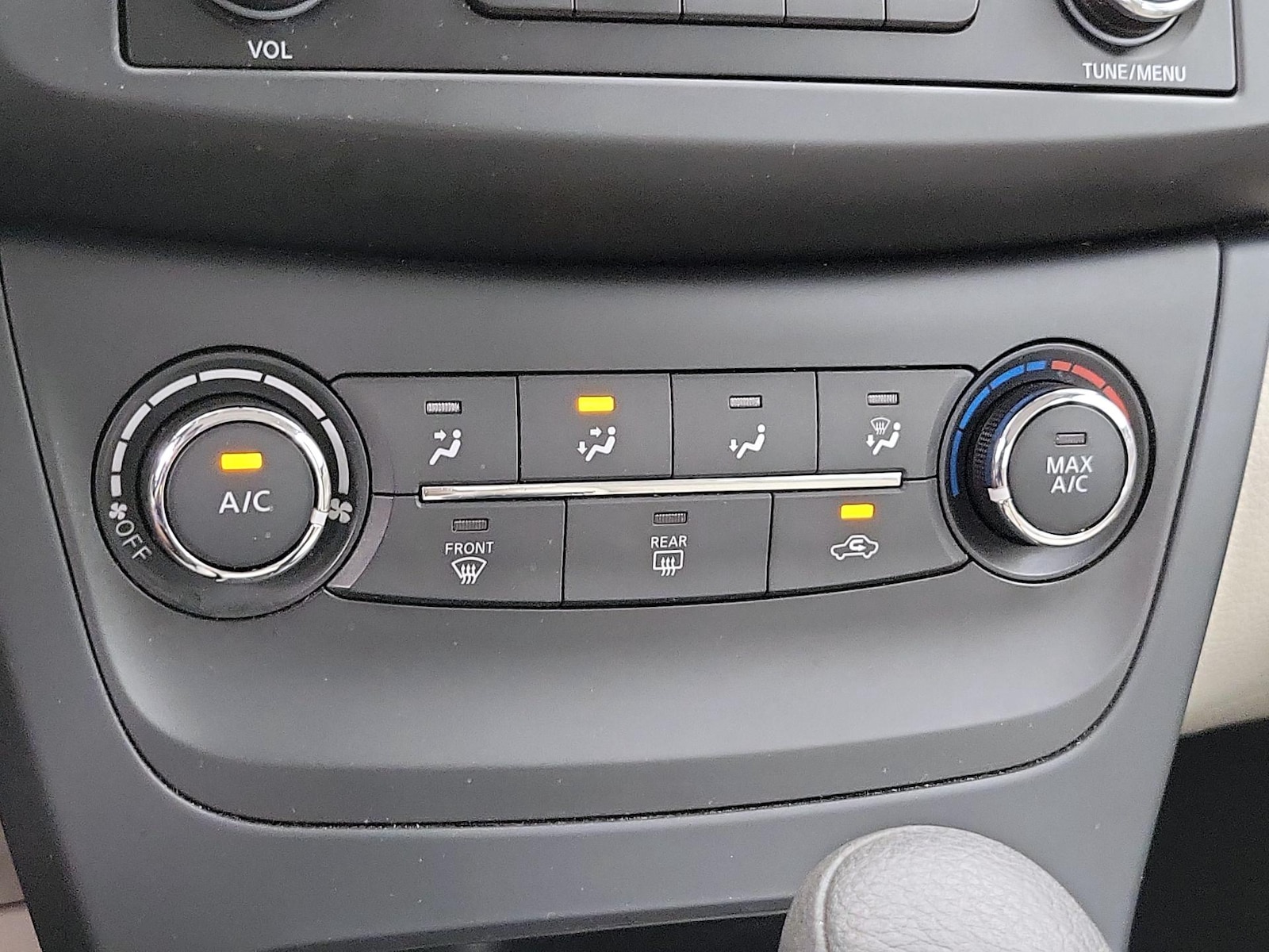 2016 Nissan Sentra S - Photo 16