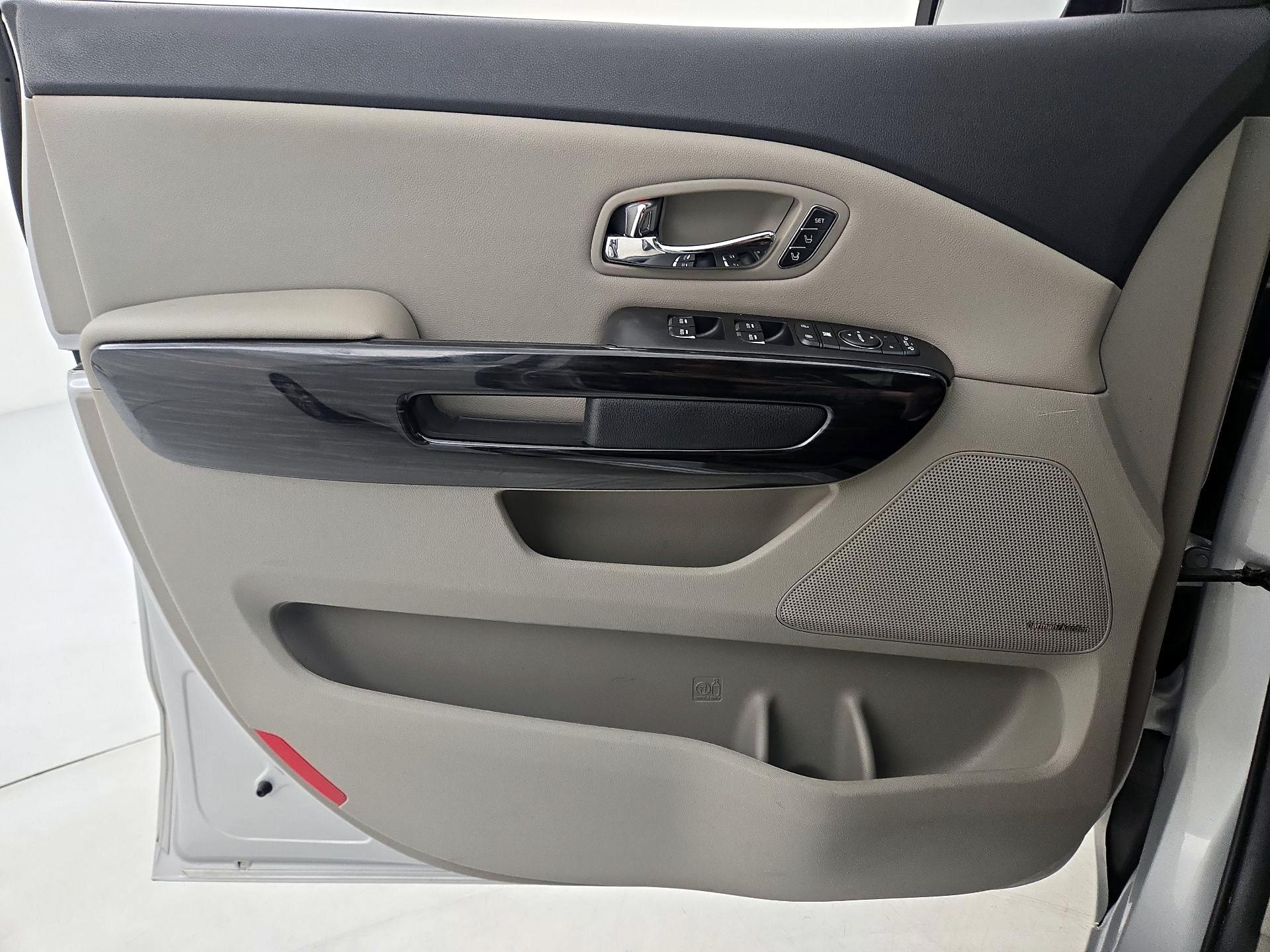 Thumbnail: 2020 Kia Sedona - 12