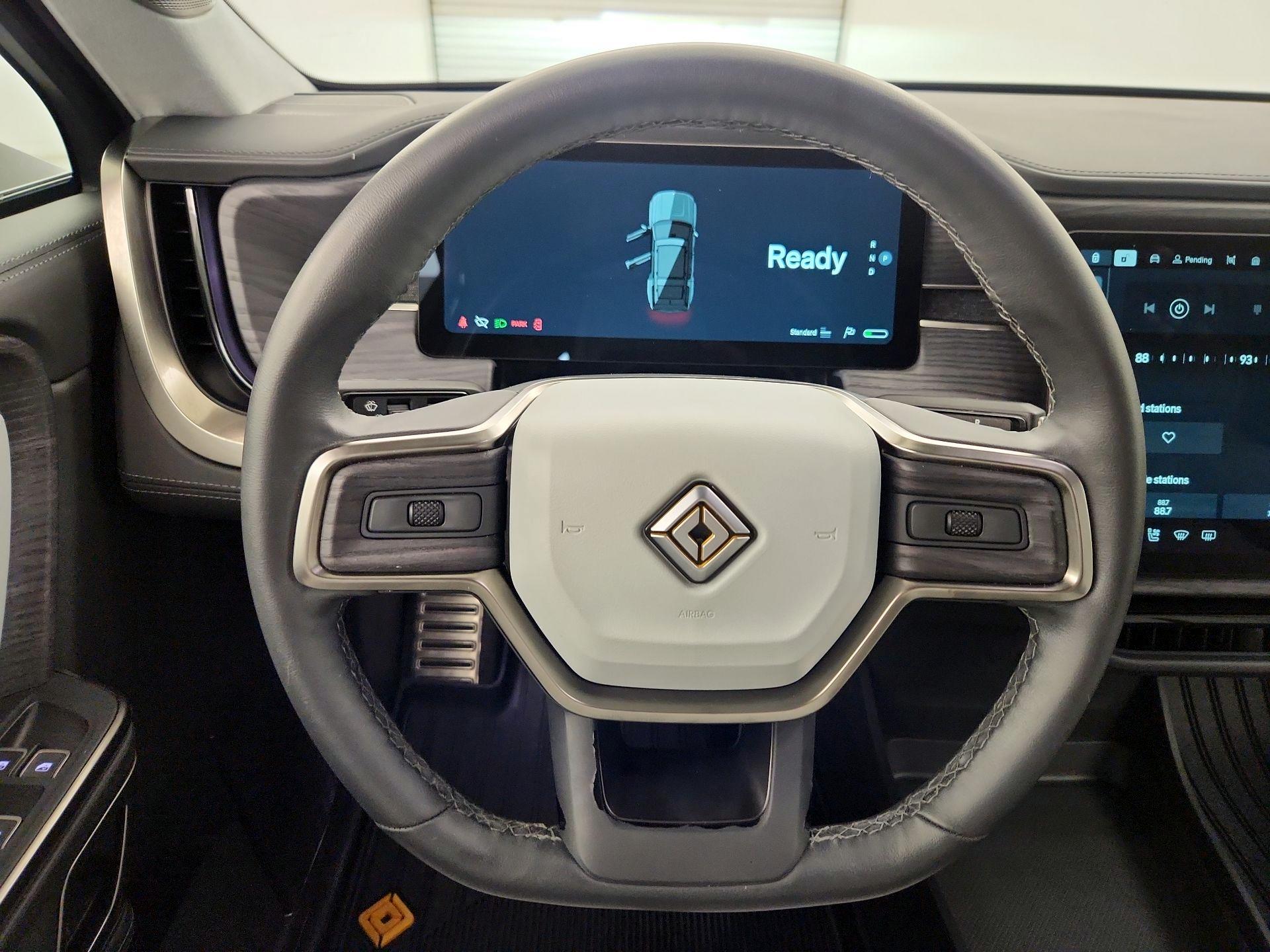 Thumbnail: 2023 Rivian R1S - 10