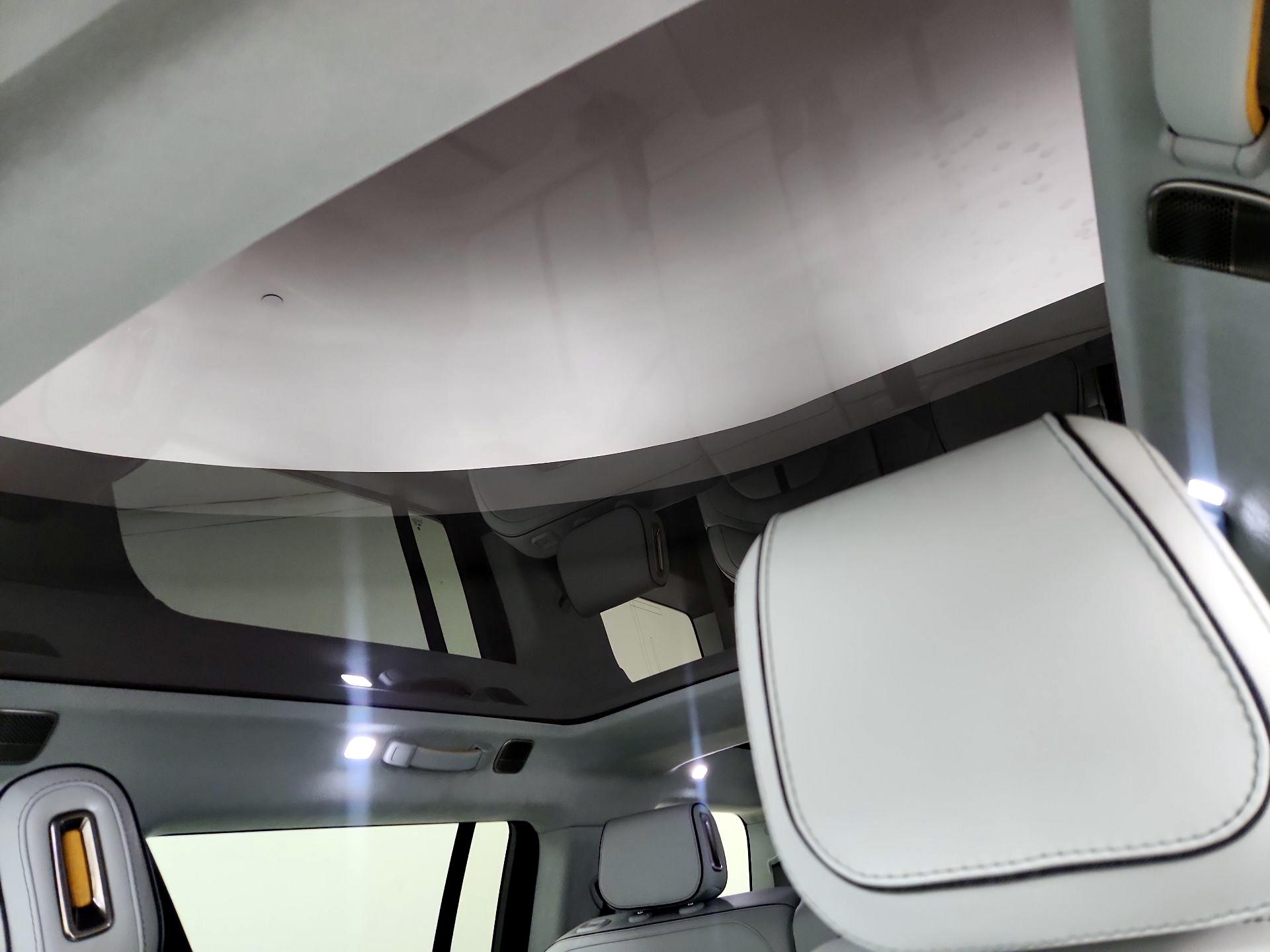 Thumbnail: 2023 Rivian R1S - 19