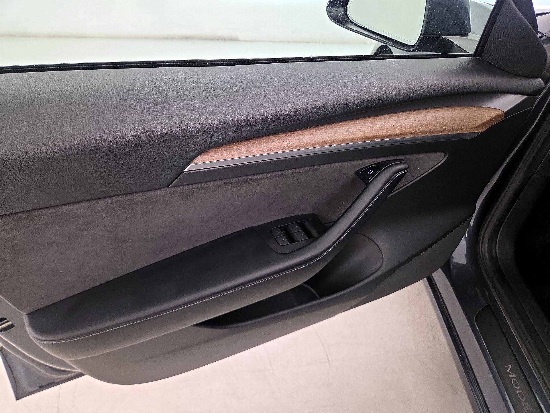 Thumbnail: 2023 Tesla Model 3 - 12