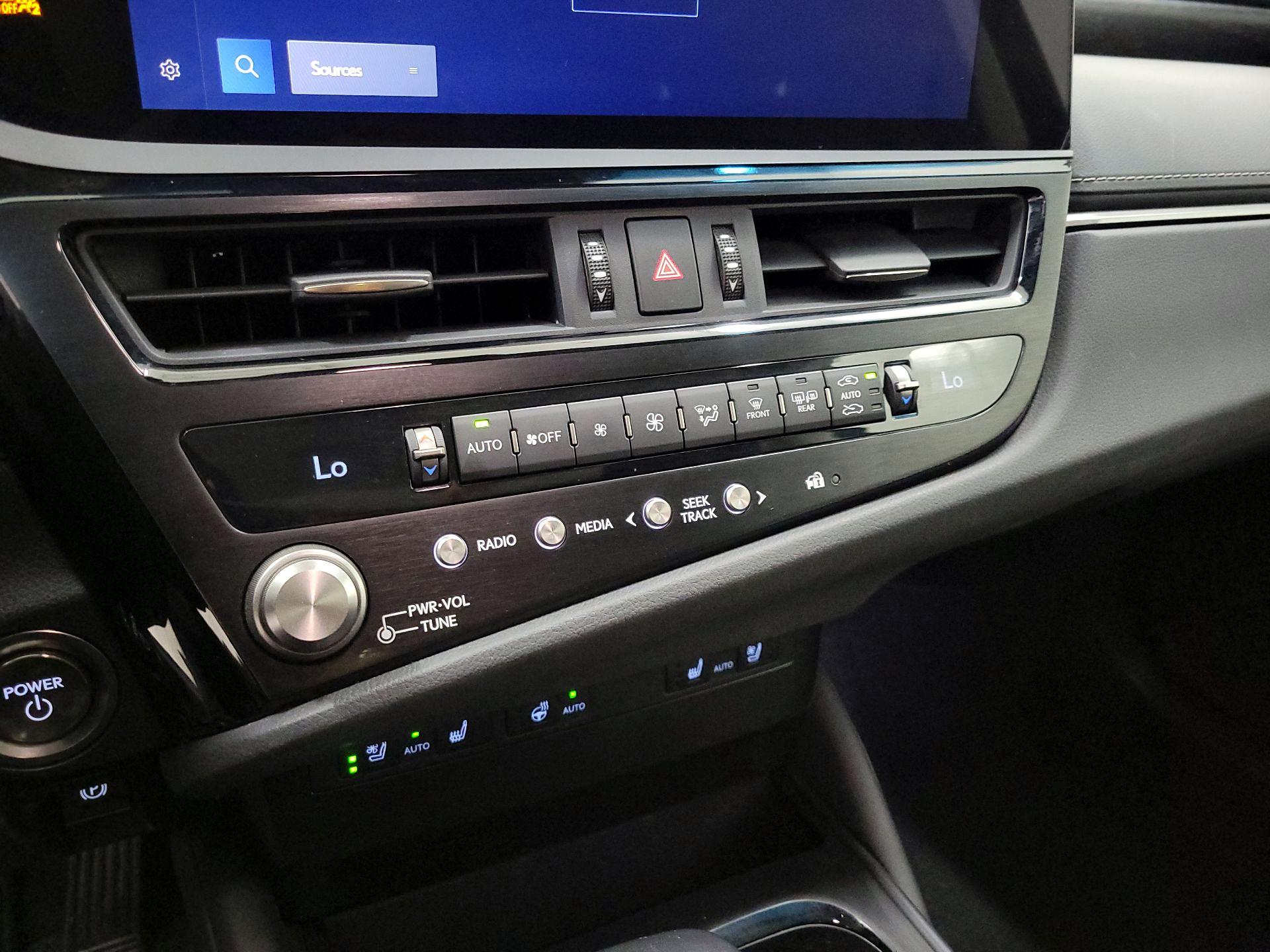 Thumbnail: 2024 Lexus ES - 17
