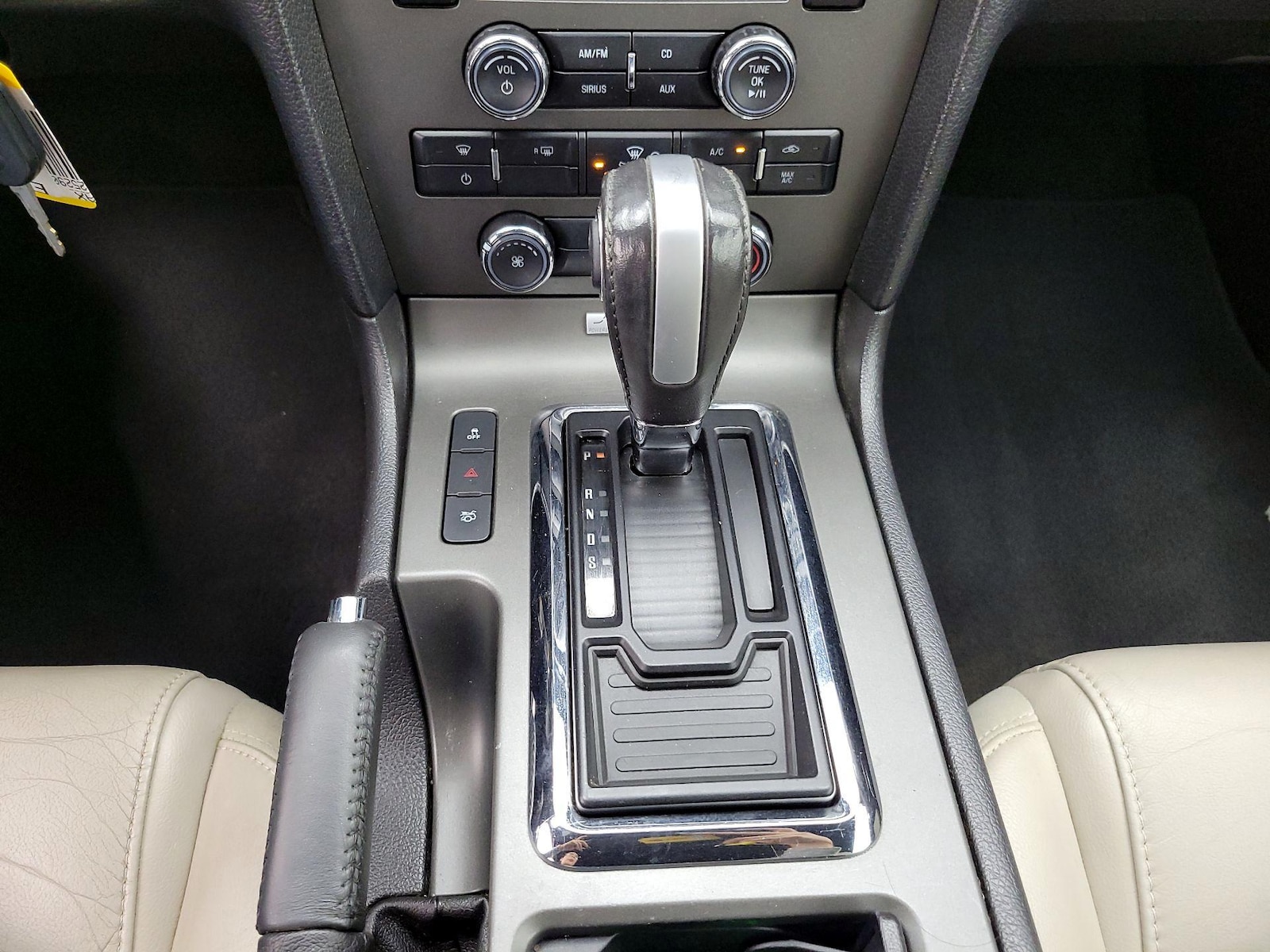 2014 Ford Mustang V6 Premium - Photo 17
