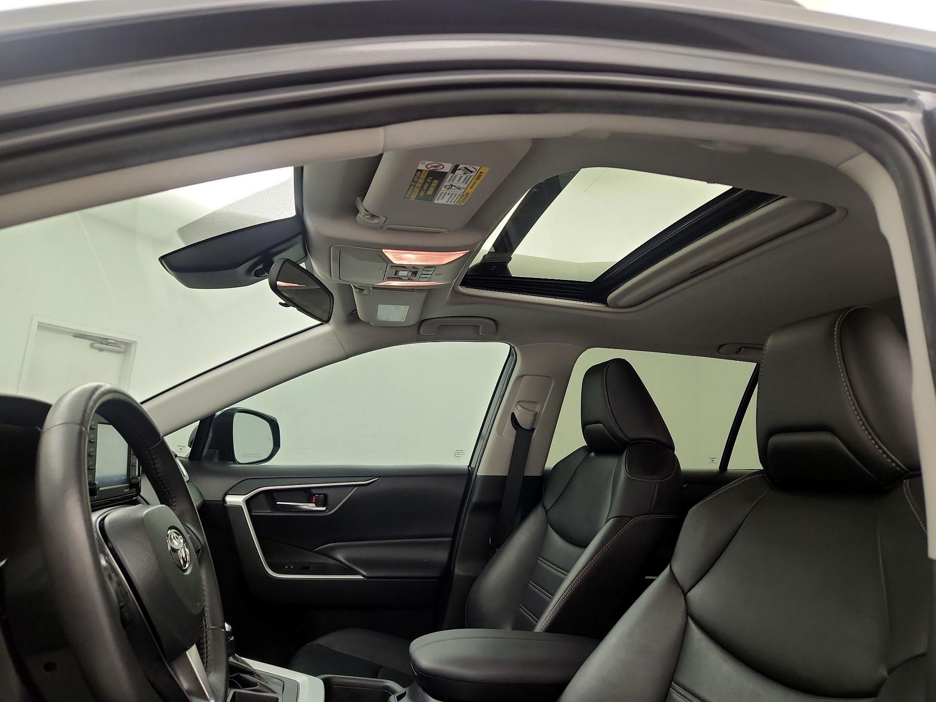 Thumbnail: 2020 Toyota RAV4 - 19