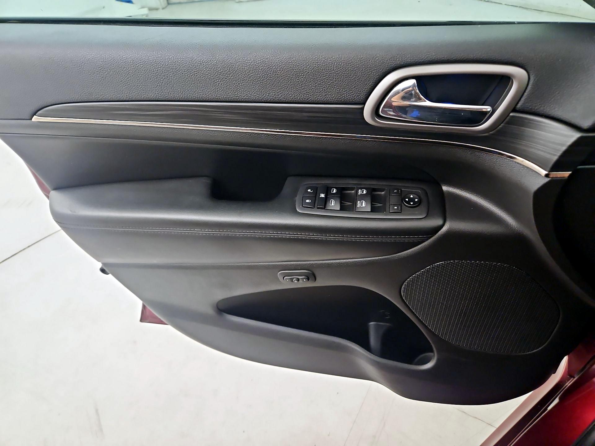 Thumbnail: 2019 Jeep Grand Cherokee - 12