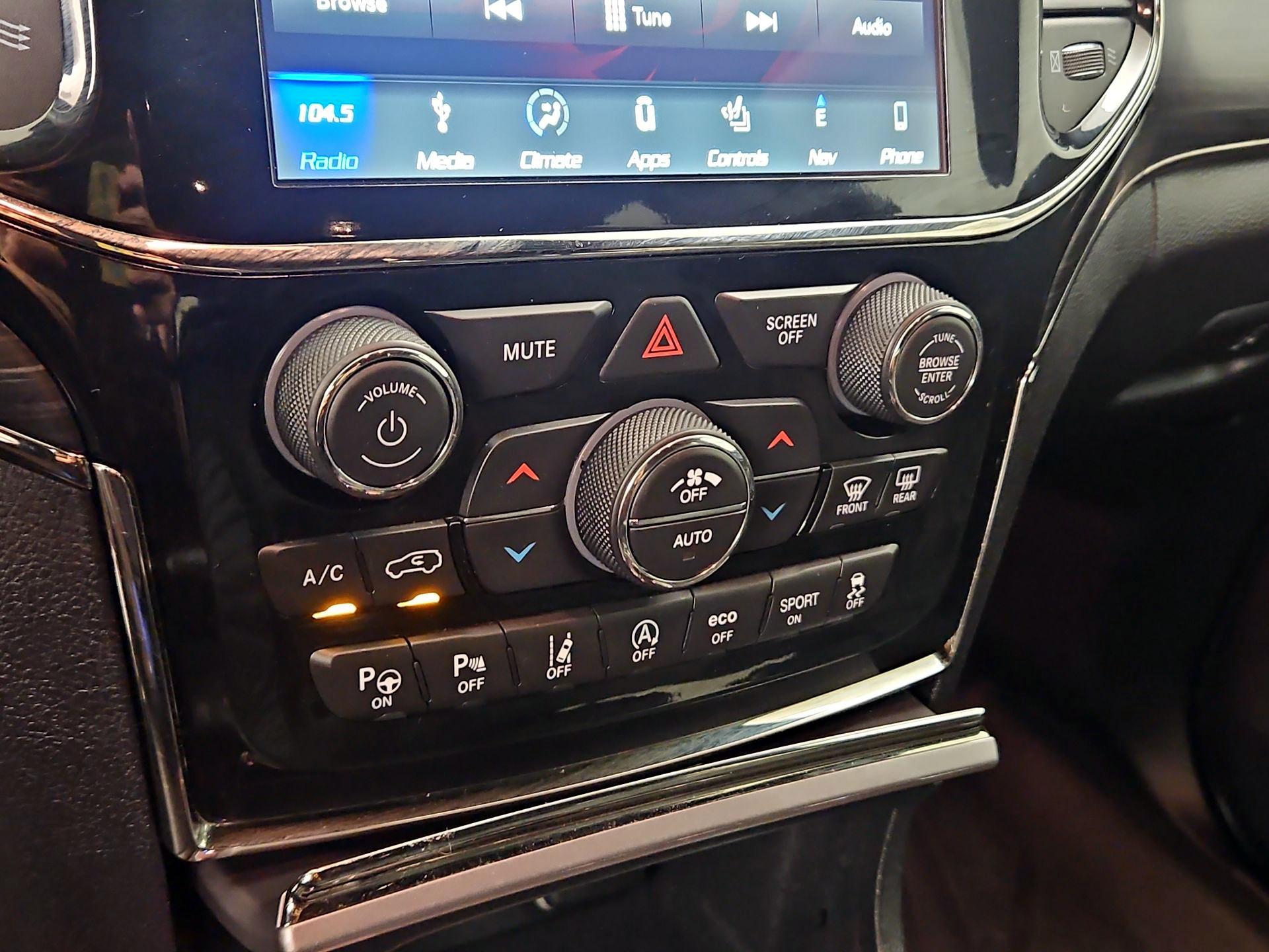 Thumbnail: 2019 Jeep Grand Cherokee - 17