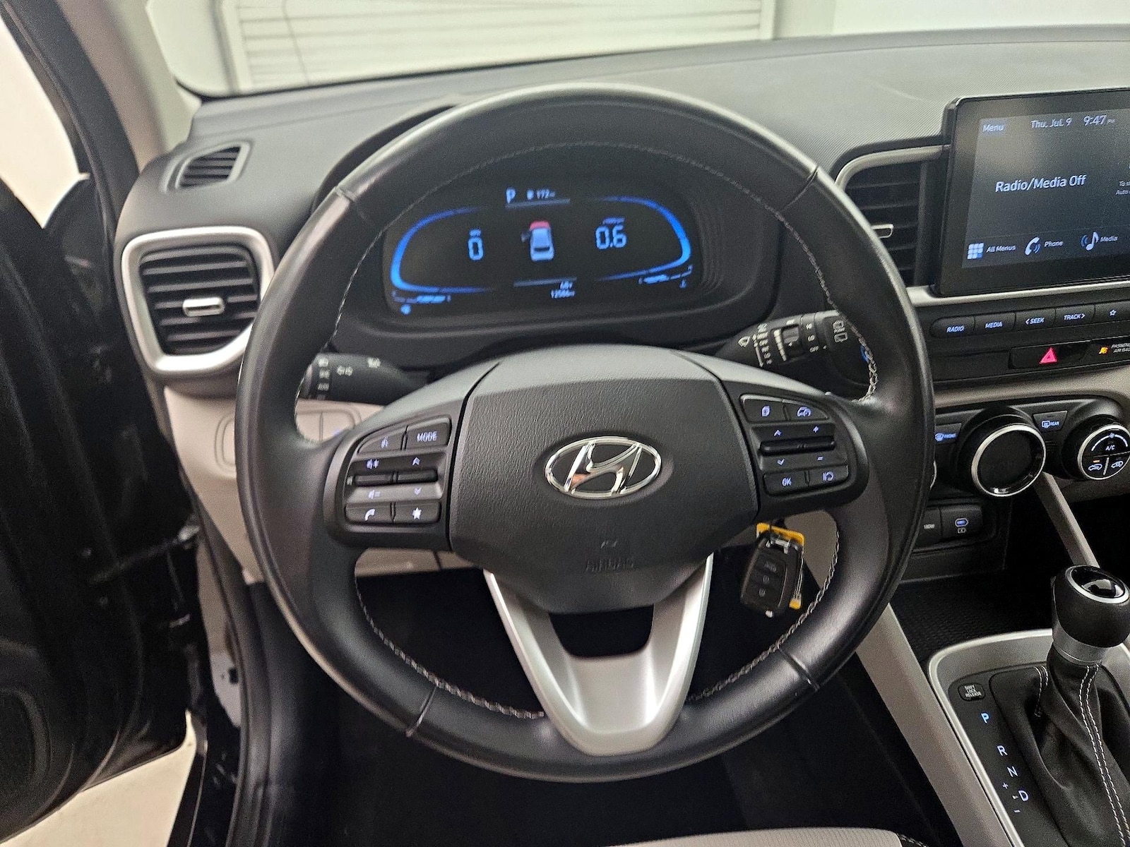 2023 Hyundai Venue SEL - Photo 11