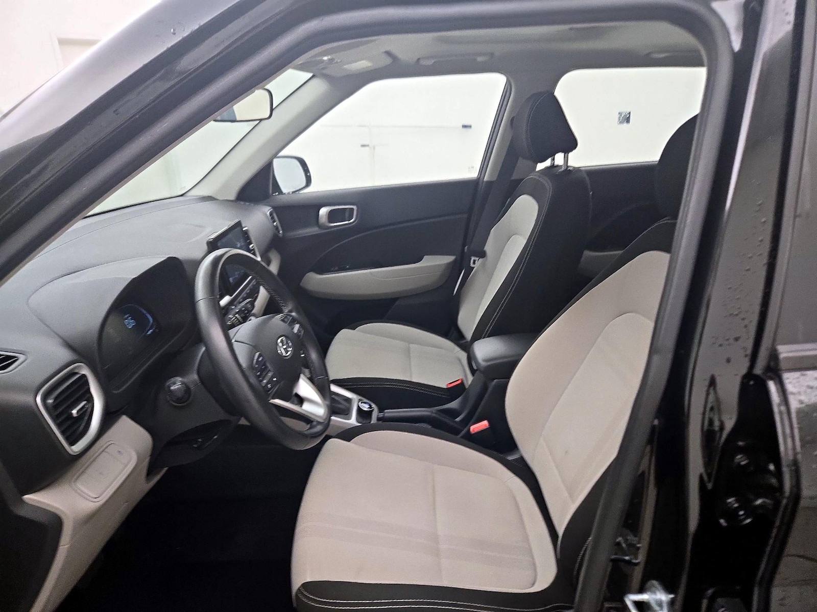 2023 Hyundai Venue SEL - Photo 12